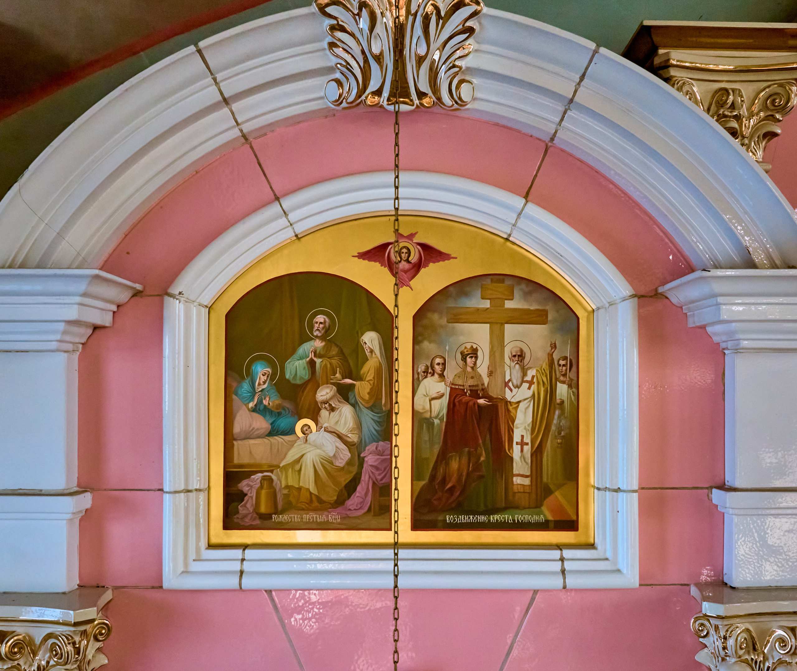 Композиция икон двунадесятых праздников Рождество Богородицы и Воздвижения Креста Господня. Храм Преподобного Серафима Саровского г. Дзержинск. Православный фотограф Николай Голованов