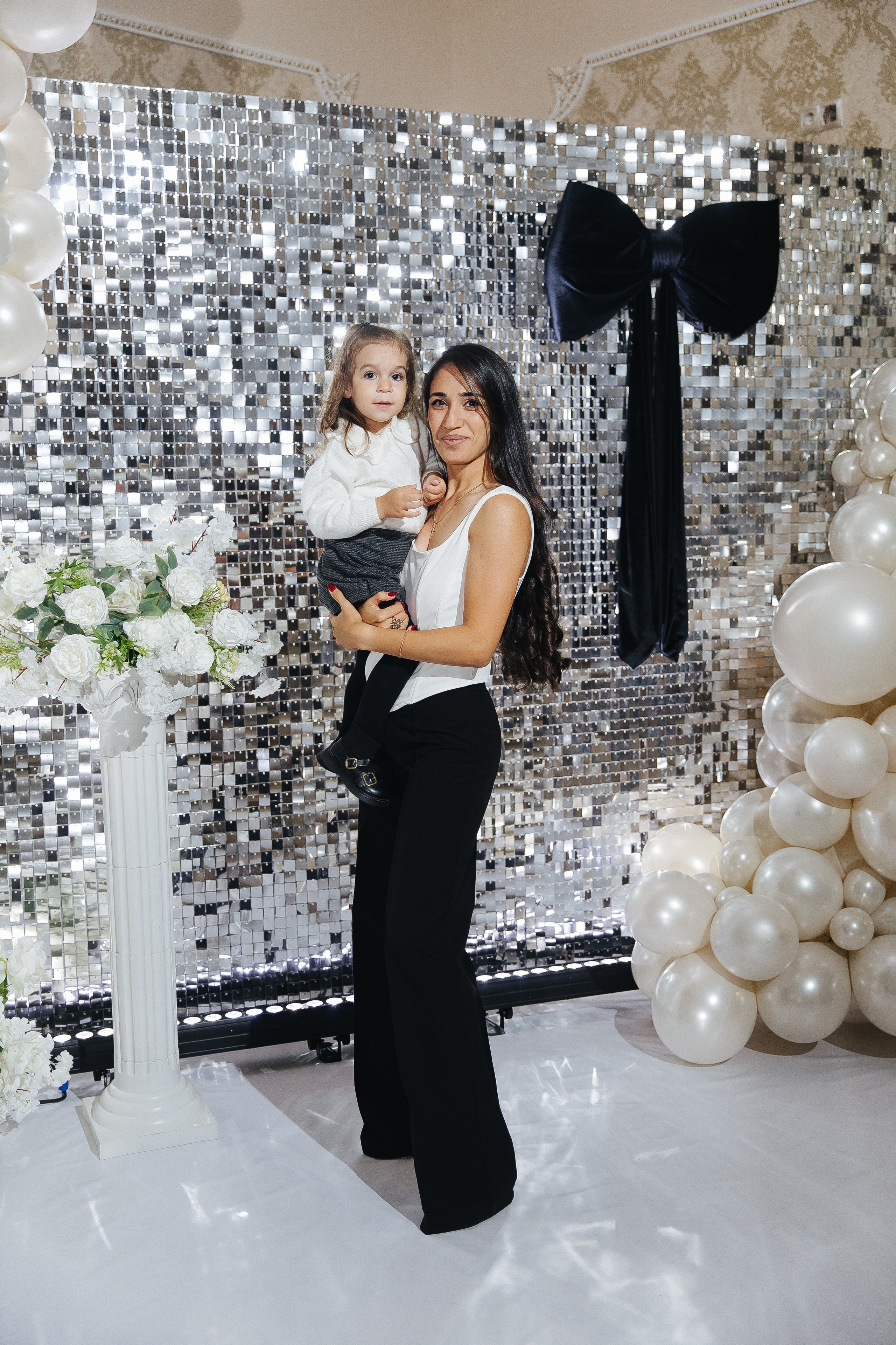 Ани и Назели. 35&5 День рождения, «Янтарь». Фотограф в Красноярске Надежда Воскресенская