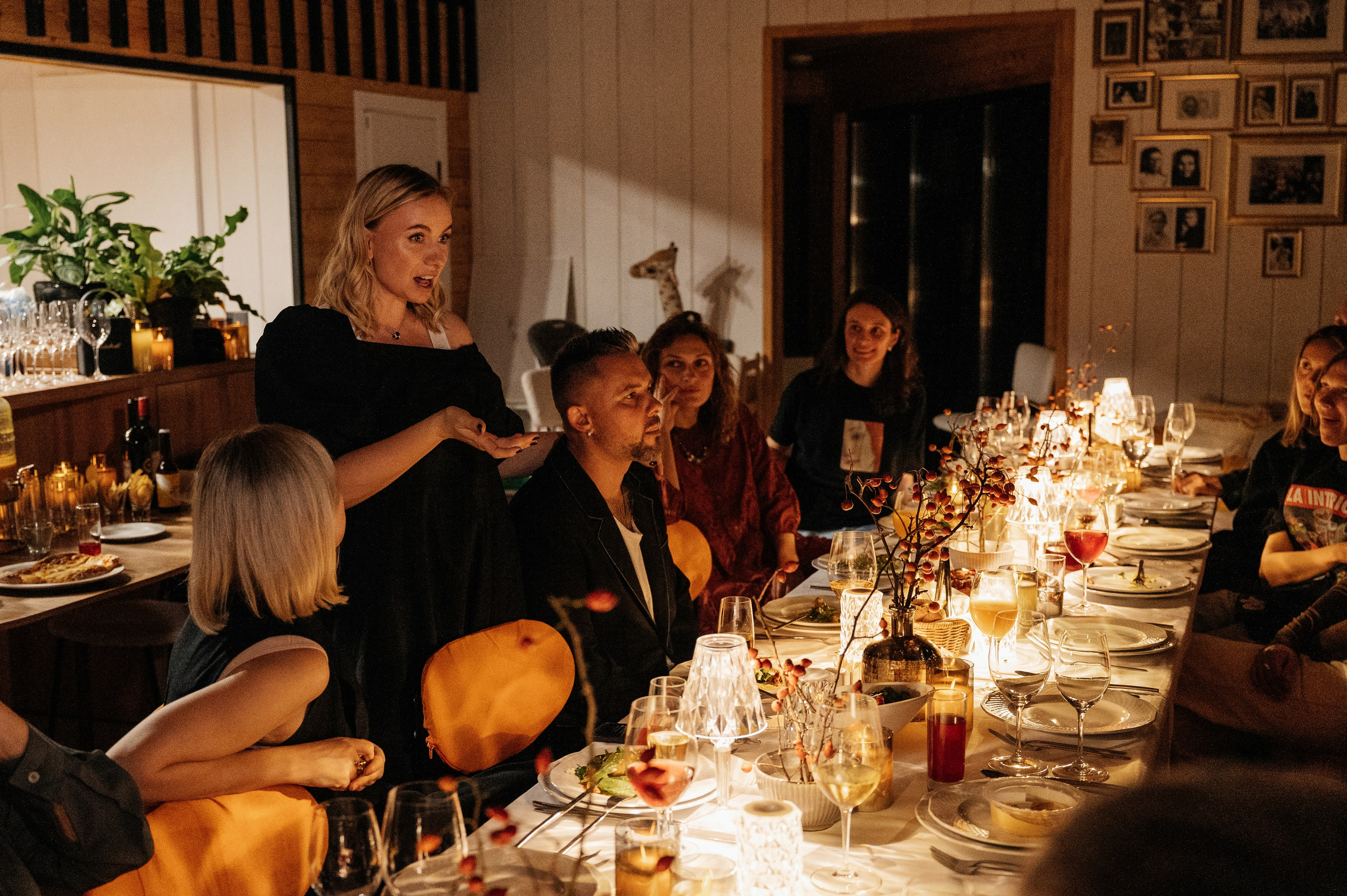 Невероятно атмосферный семейный ужин. Wedding photographer in Moscow and around the world Andrey Medvednikov