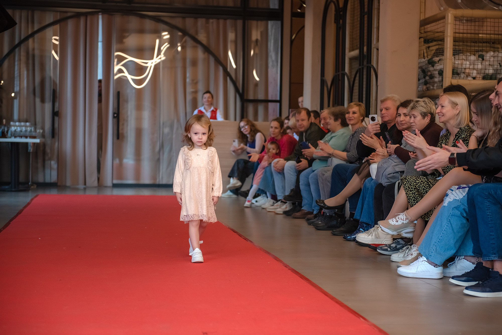 HAPPYkids дефиле в день мамы. Семейный и коммерческий фотограф в Сочи Александр Бодунов