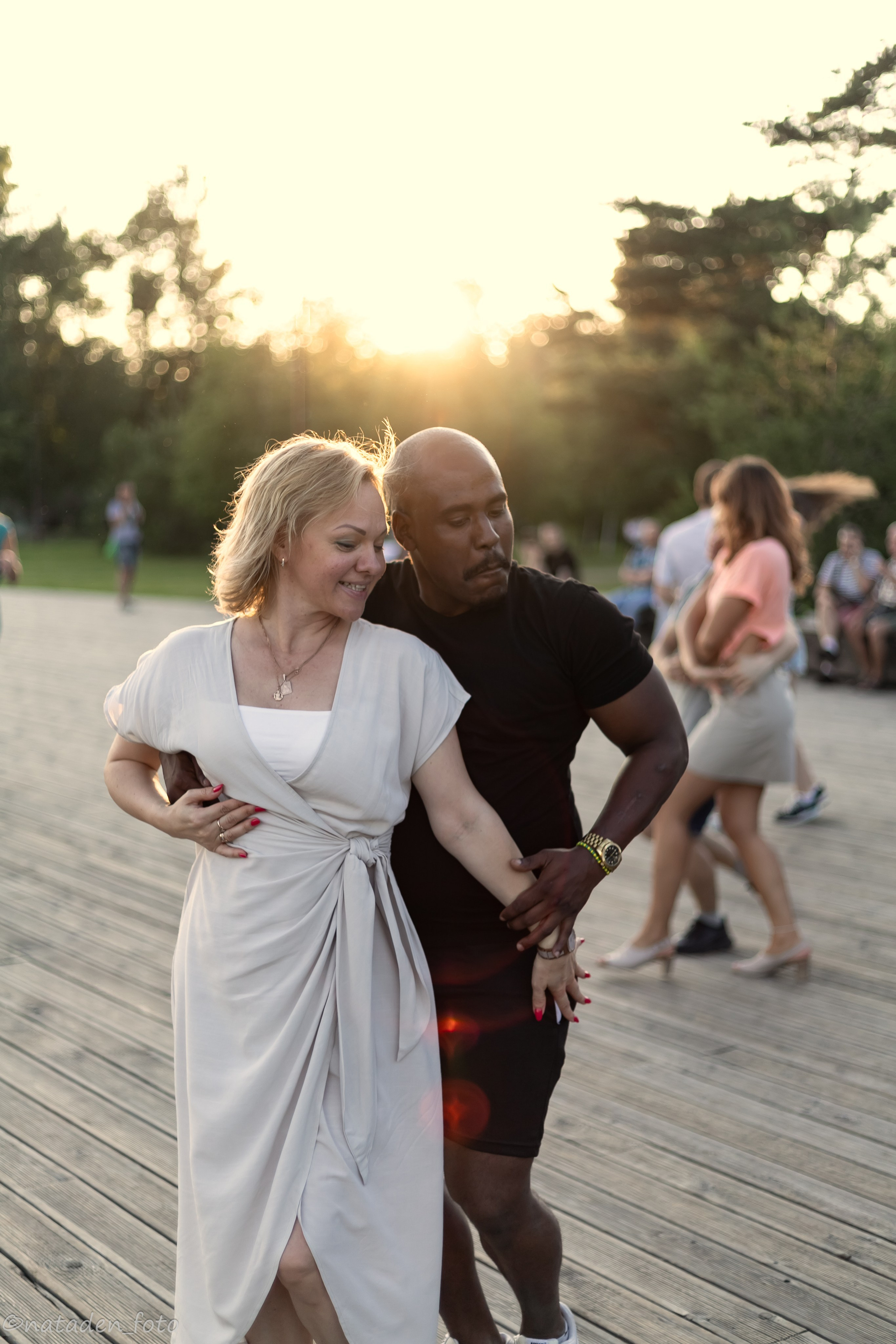 Летние танцы на берегу Финского залива. Фотограф в Санкт-Петербурге Наталия Денисова