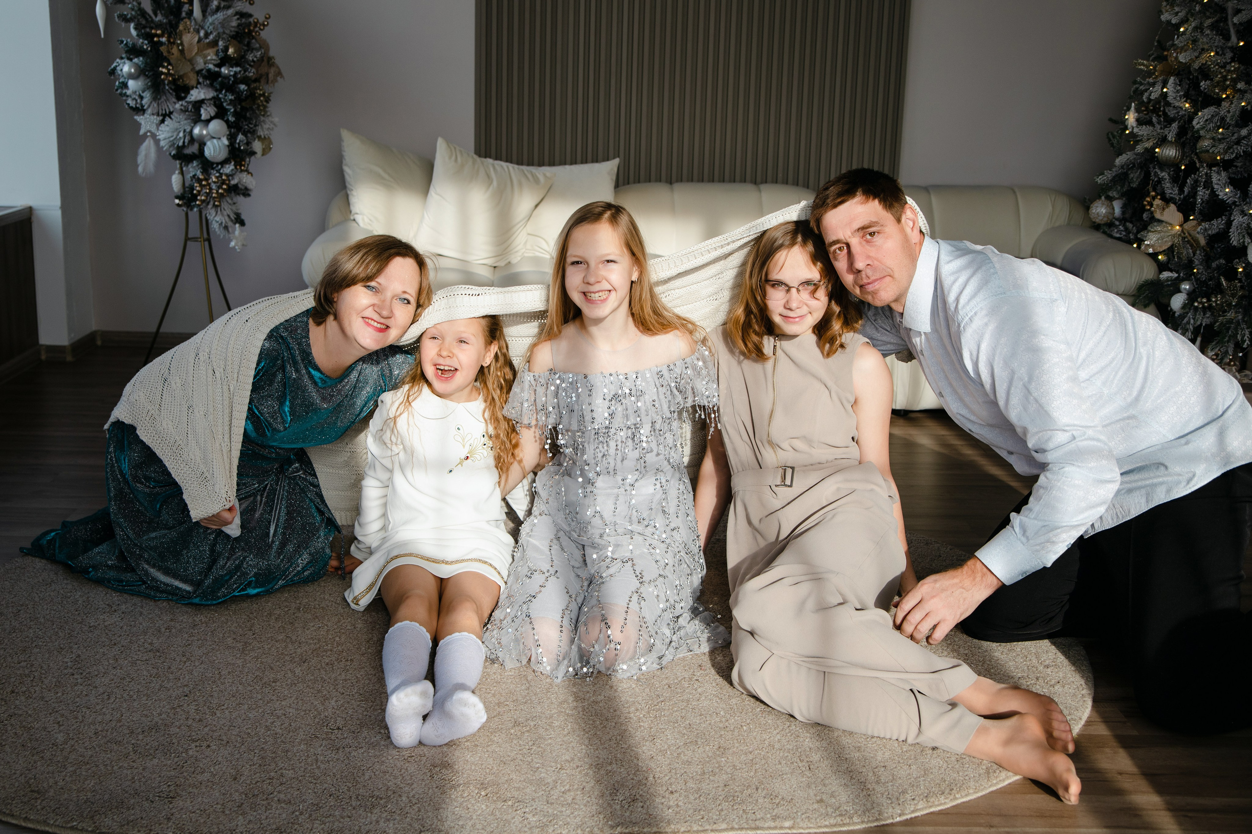 Семейная новогодняя фотосессия. Студийная съёмка. Арт-фотограф. Фотосъемка, авторские принты для интерьера