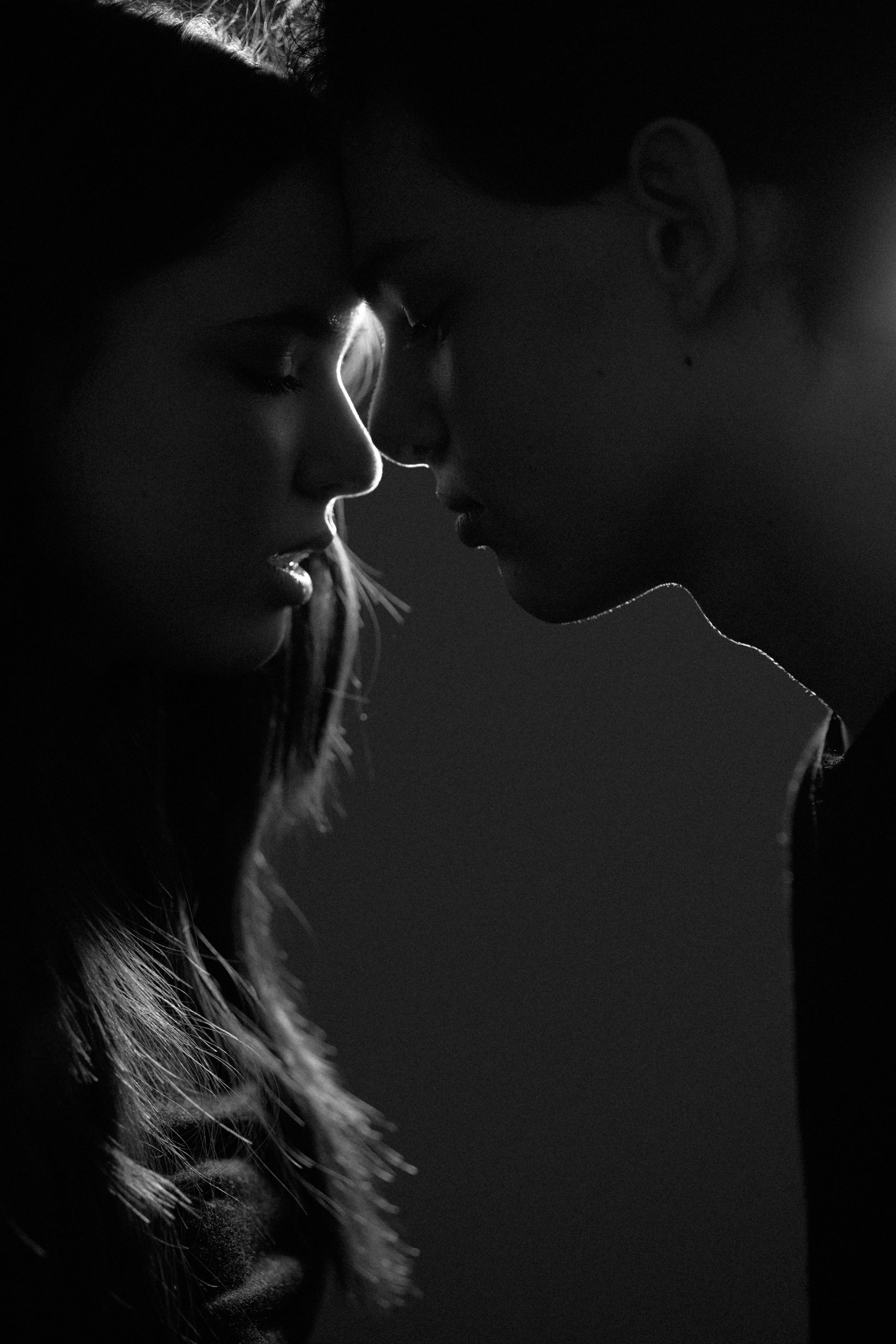 Лавстори в минималистично фотостудии. Сестры Карабаза. Фотографы и ретушеры в Москве и Санкт-Петербурге