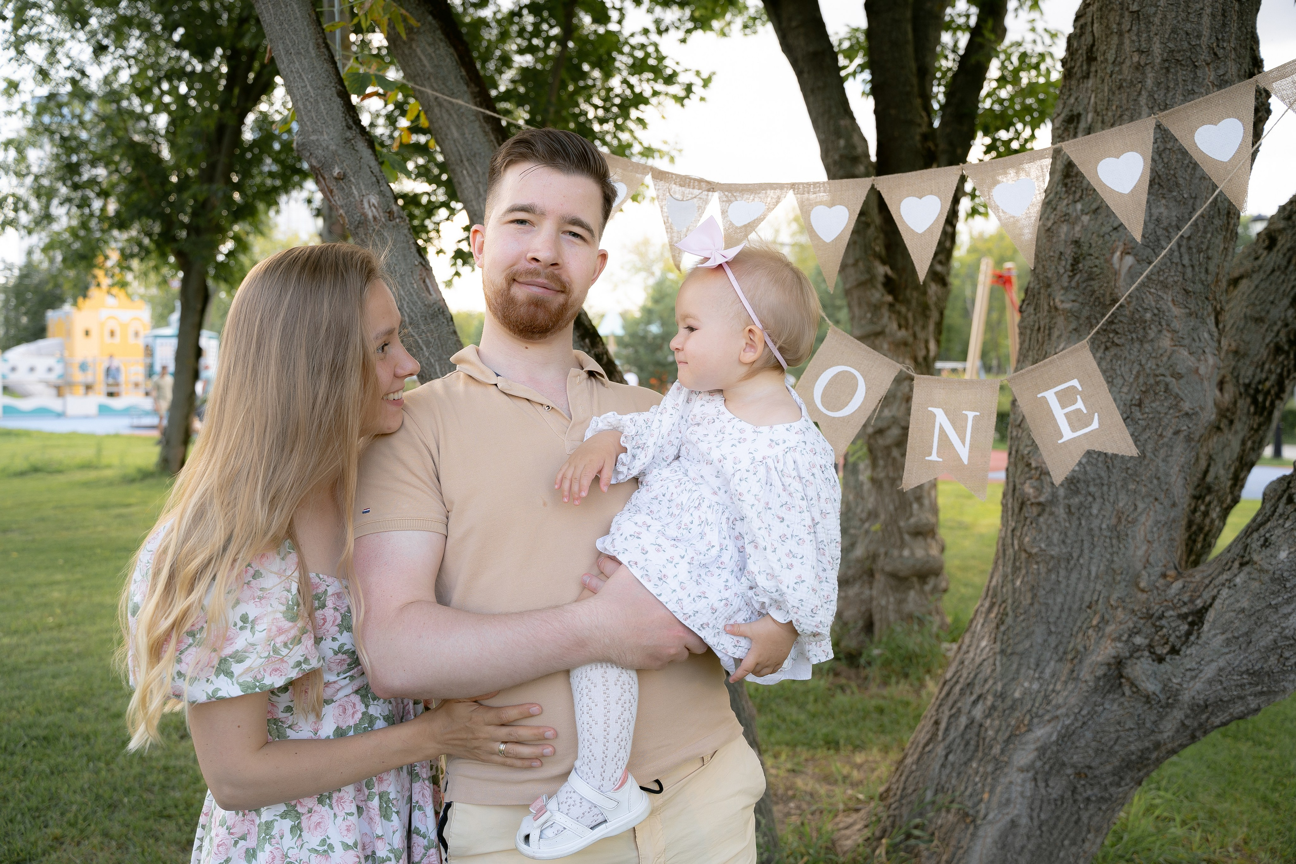 Фотосессия на 1 годик ребенка, первый день рождения малыша в Москве. Фотограф и видеограф от проекта Продолжение рода. Фотографы на роды в Москве. Фото и видео родов. Фотопроект «Продолжение рода»