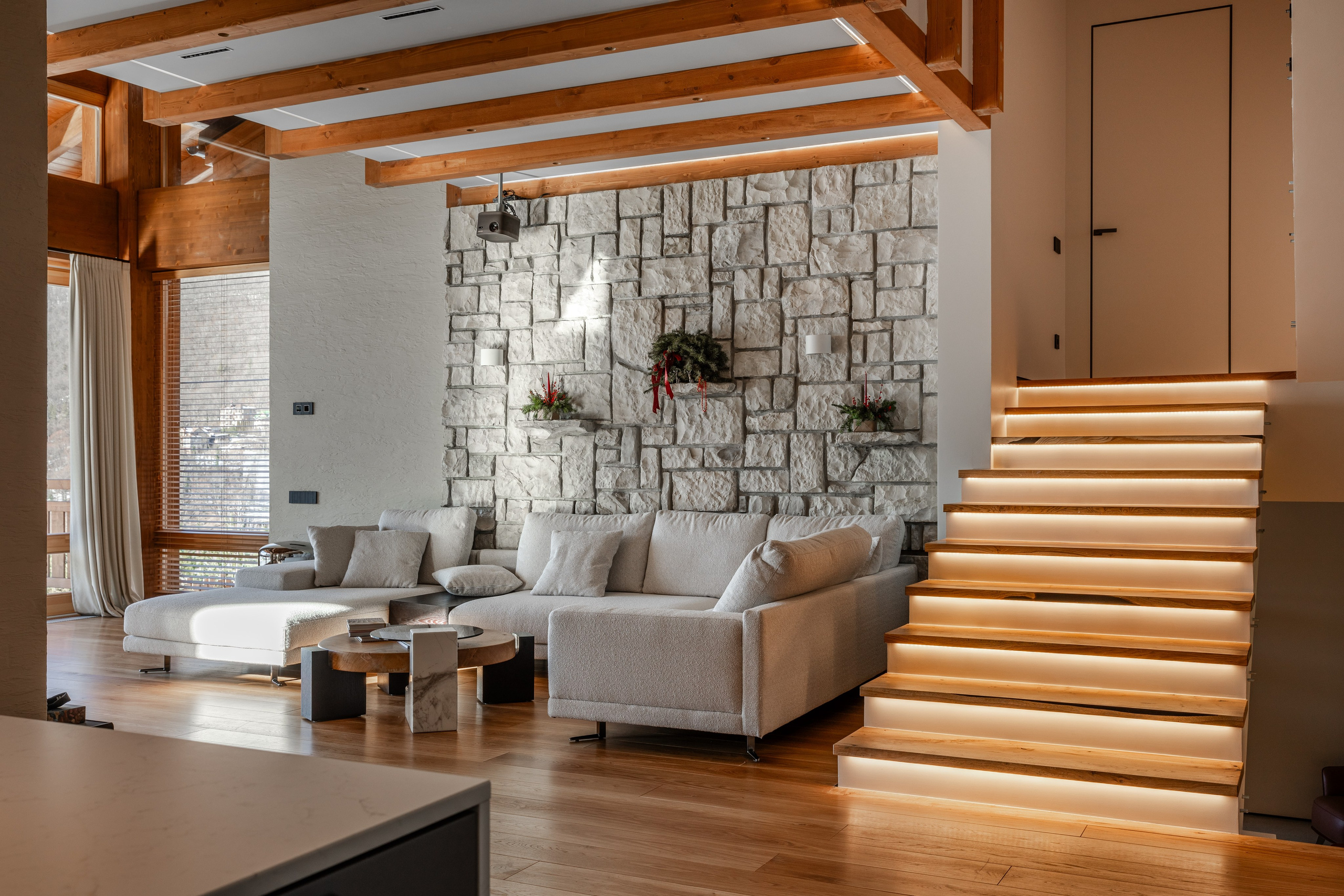 Интерьерная фотосъёмка загородного дома площадью 300 кв м в п. Эстосадок. Интерьерный фотограф Москва