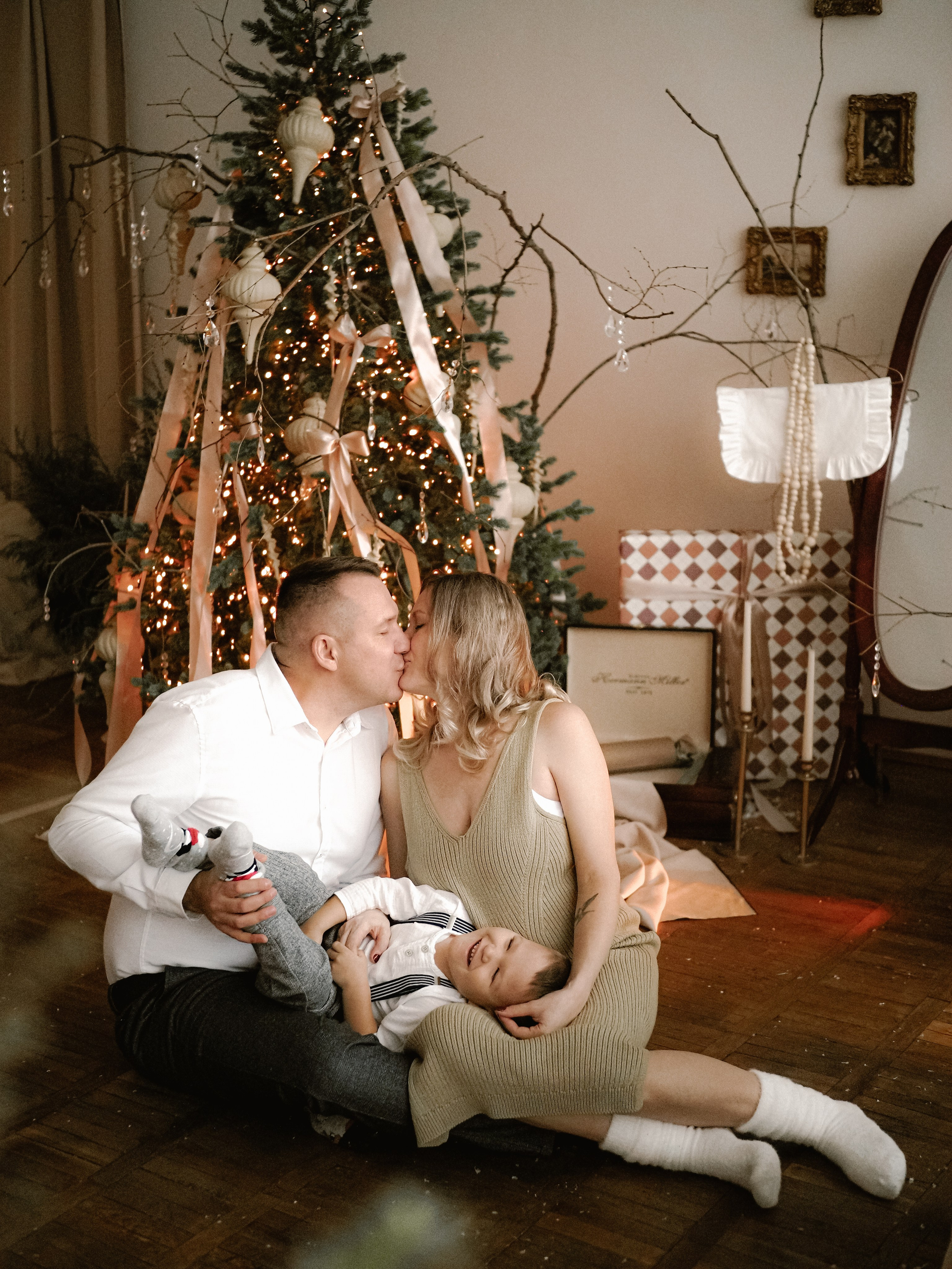 Если фото у елочки, то вот так. Фотограф Рязань. Семейный Свадебный фотограф