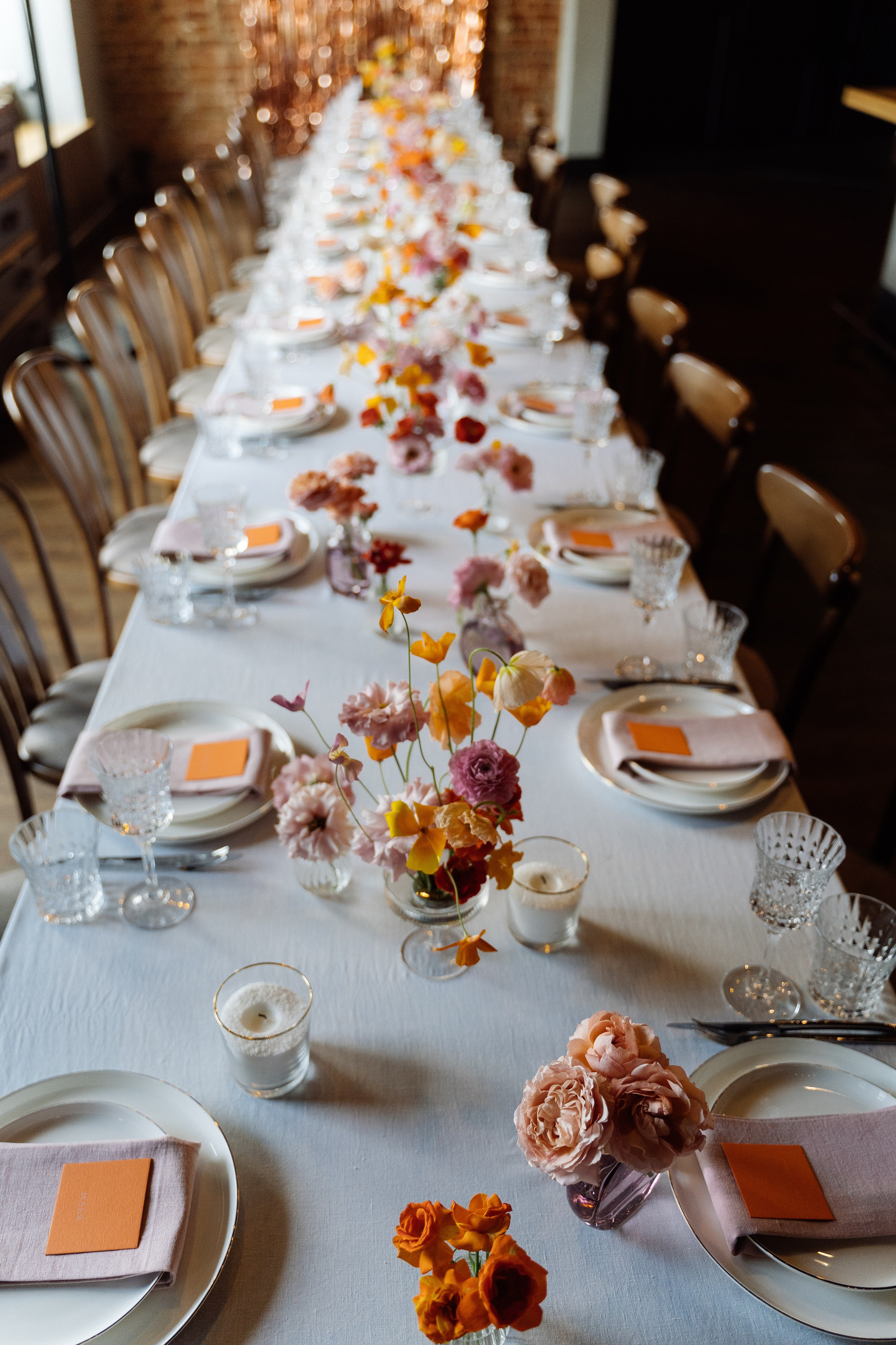 Камерная свадьба на фонтанке в сезонах. Свадебный фотограф организатор в Санкт-Петербурге Ассоль Опарина