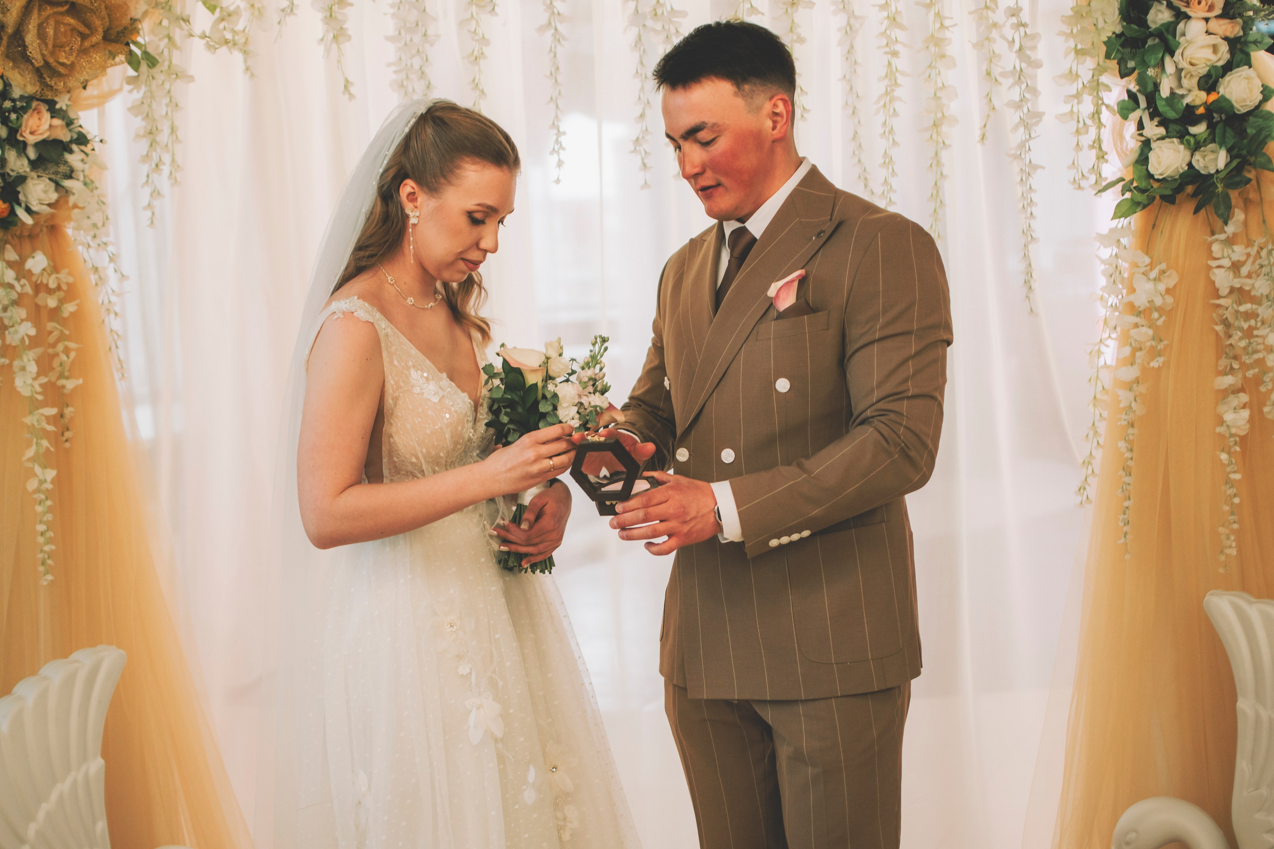 Альберт и Анастасия (Студийная фотосессия, роспись в ДК Нефтяник + фотосессия с гостями). Семейный и свадебный фотограф Губкинский и Ставрополь