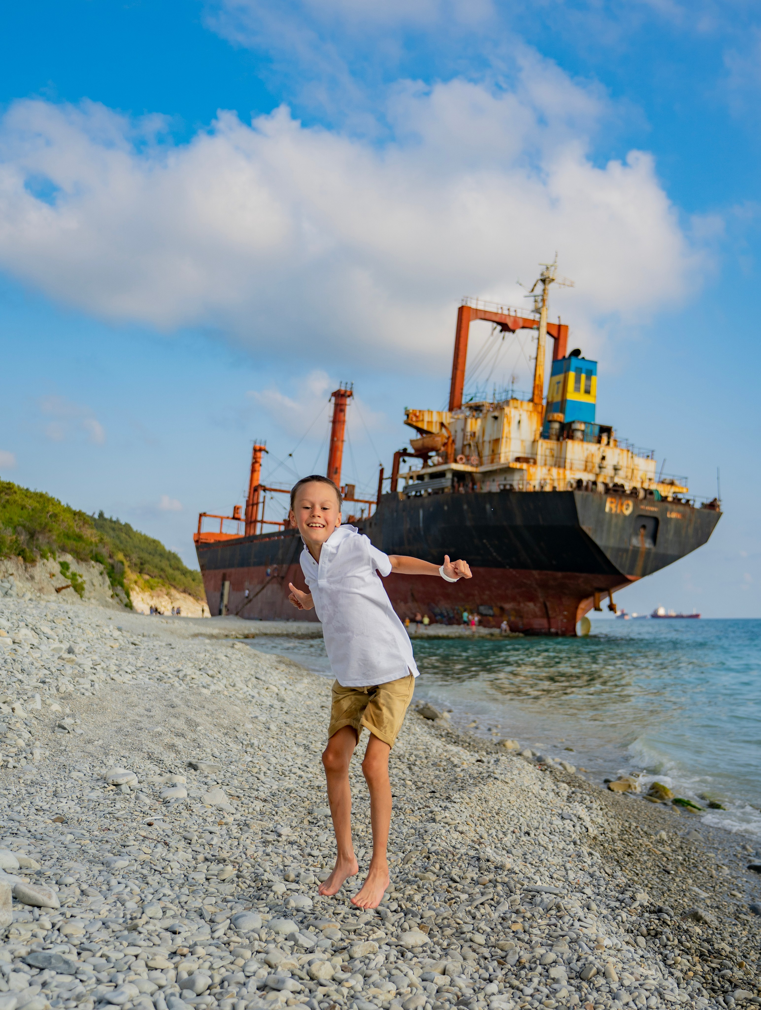 Фотосессия-поход к сухогрузу Рио. Семейный и детский фотограф Екатерина Черняева. Снимаю портреты, love story, фотопрогулки, работаю на улице, в кафе, студии, дома у клиента