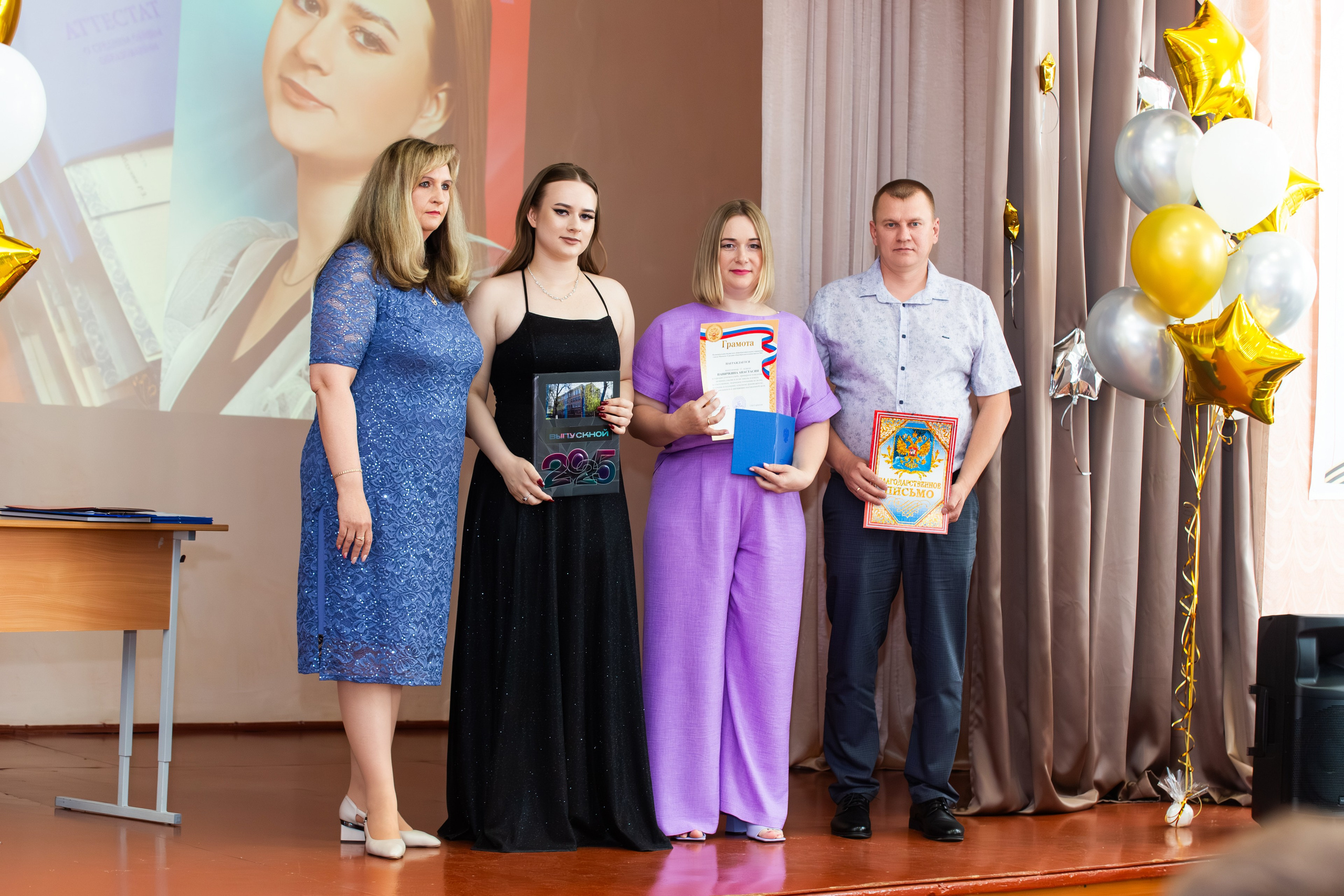 ВРУЧЕНИЕ ДИПЛОМОВ 2025 4 ШКОЛА Г.МЦЕНСК. Профессиональный фотограф в Мценске и Орловской области
