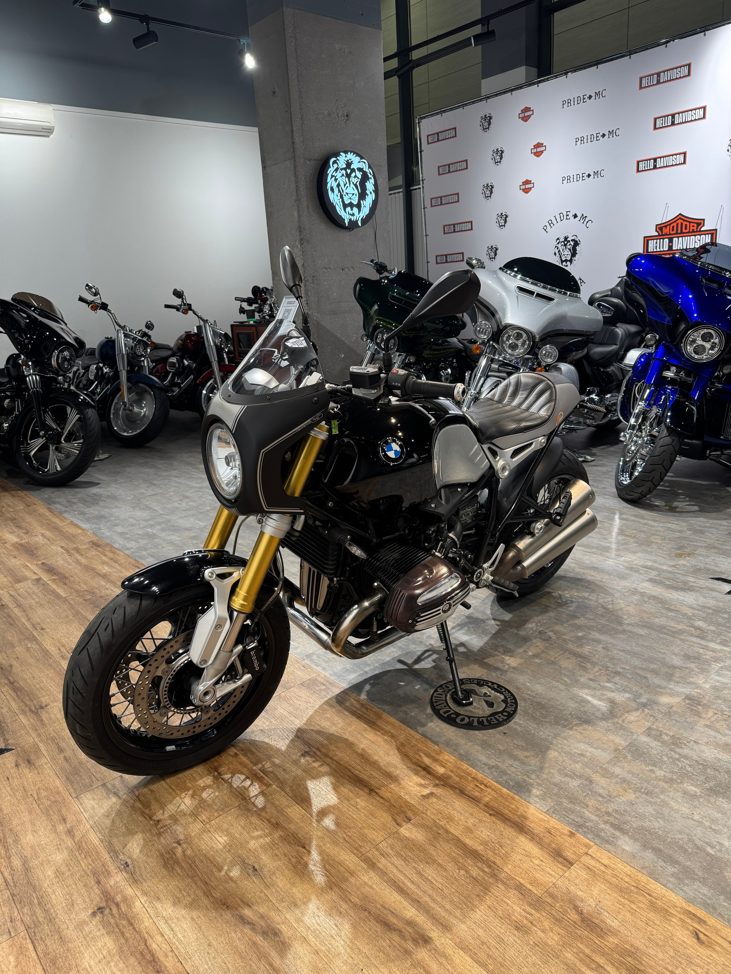 BMW R Nine T (Corbin Cafe Racer). Hello Davidson, Москва. Только хорошие мотоциклы…