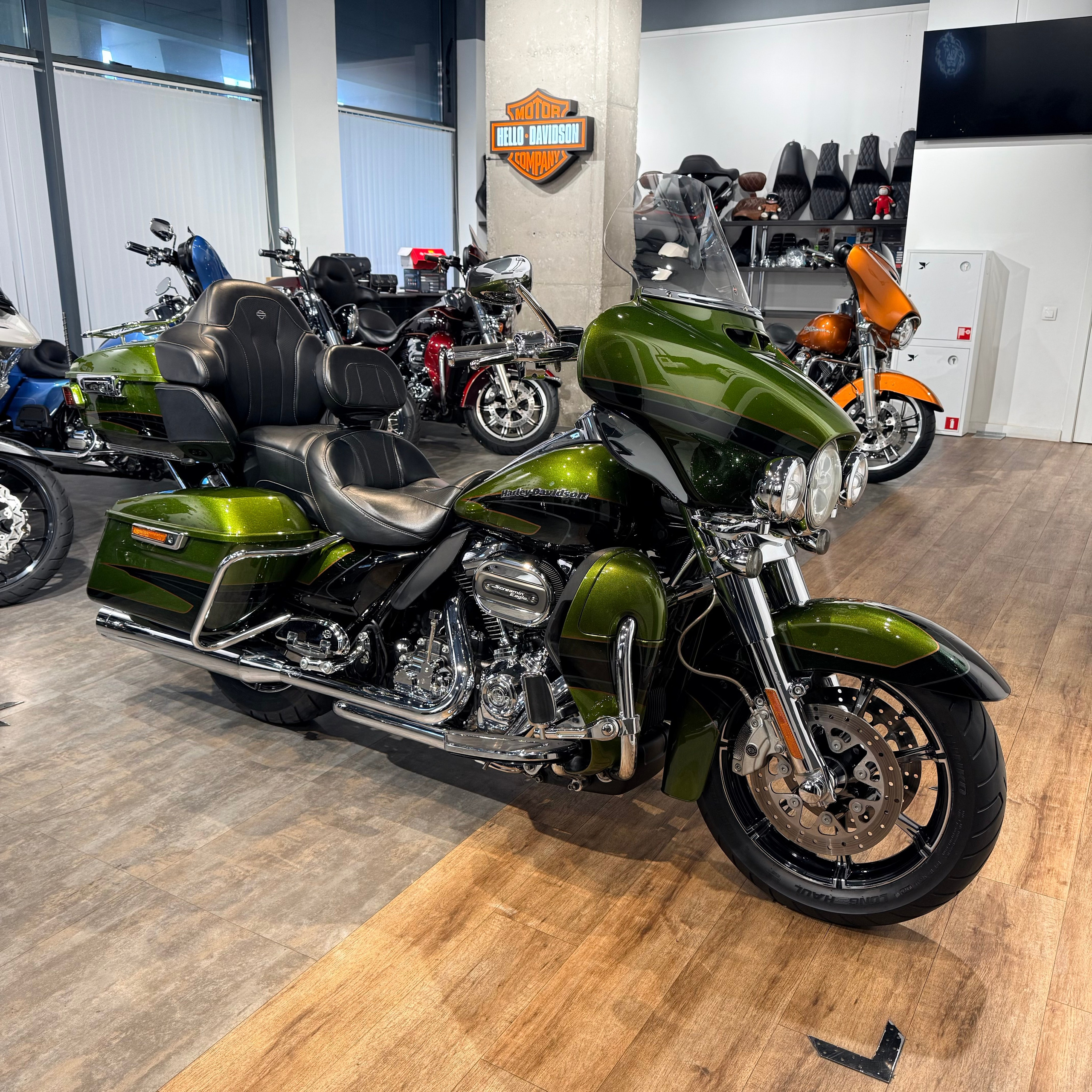 2017 CVO Electra Glide Spiked Olive Serpentine Green. Hello Davidson, Москва. Только хорошие мотоциклы…