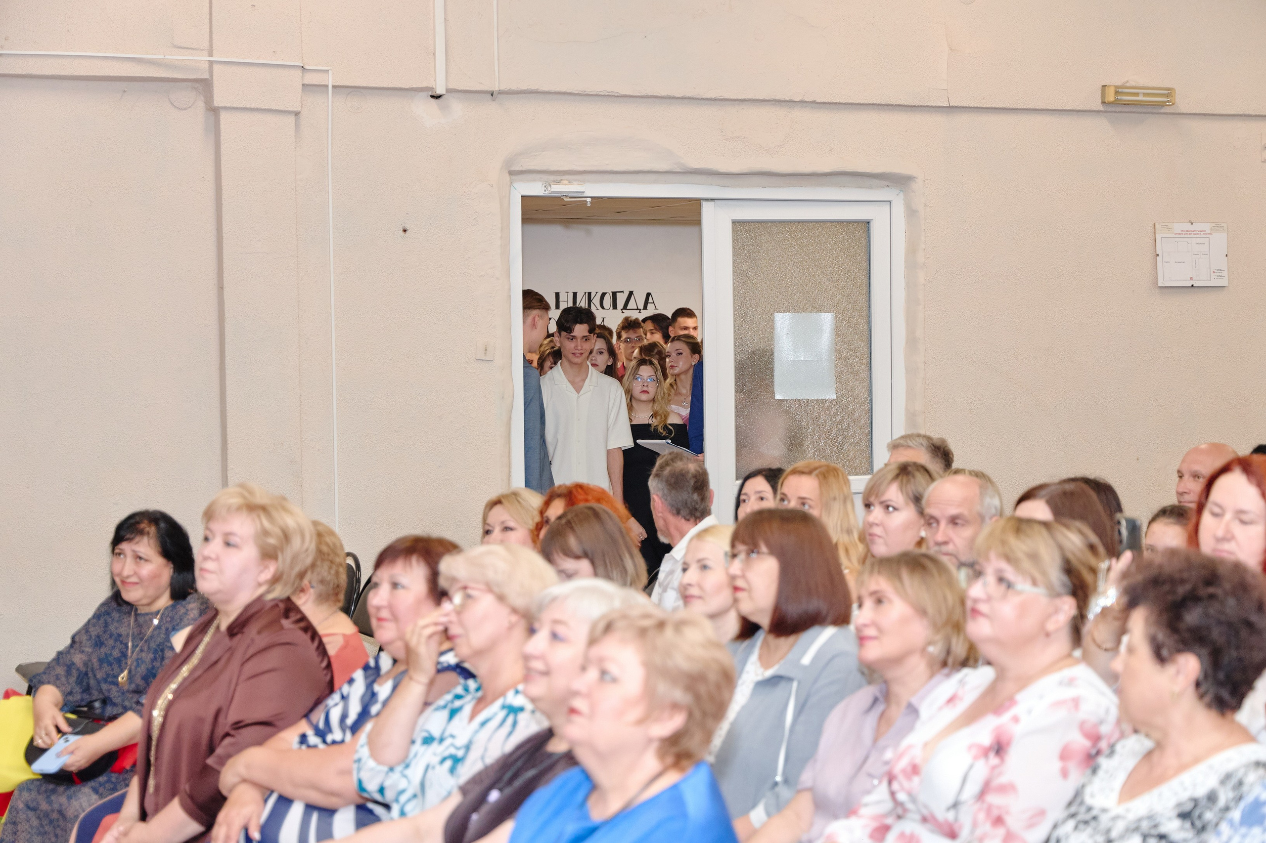 Выпускной 35 Сош. Фотограф Выпускные альбомы Таганрог Сергей Коробченко