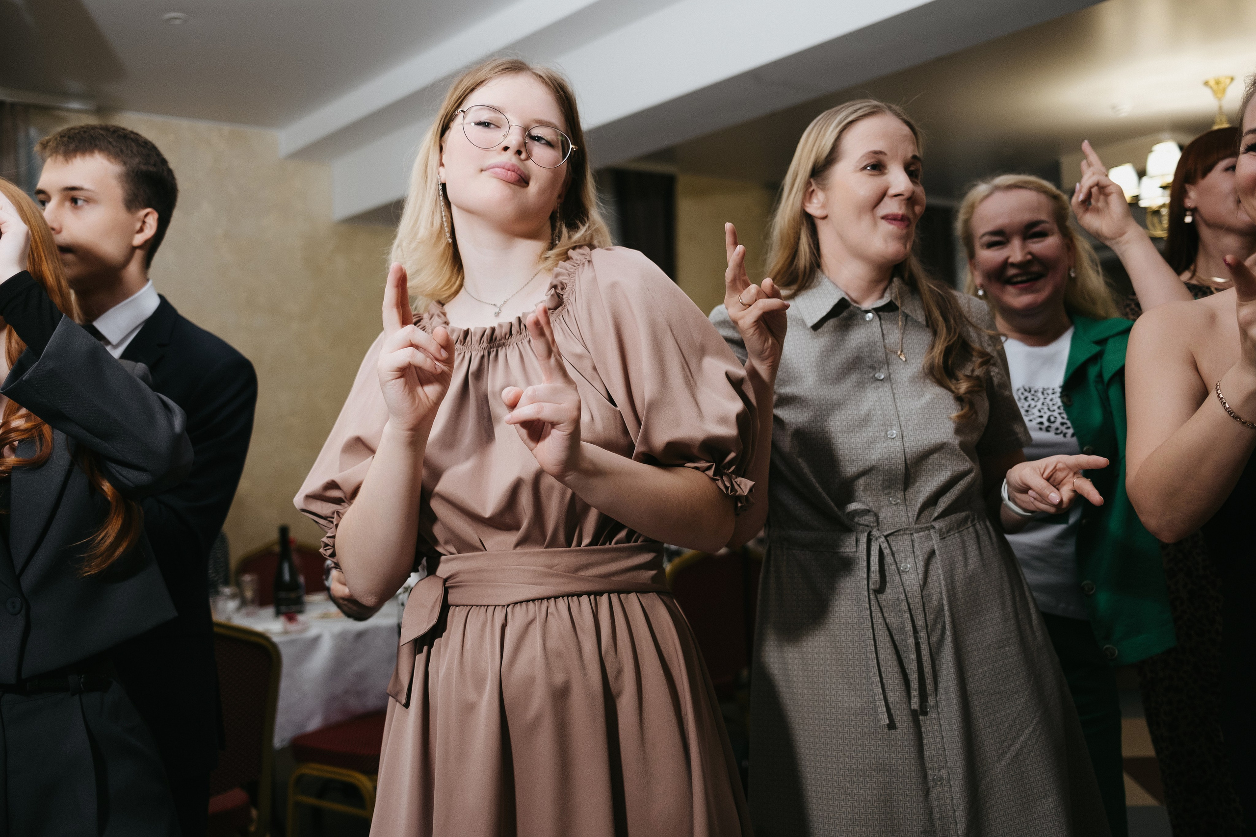 Выпускной 11 класс школы № 30. Свадебный и репортажной фотограф Денис Ожигин в Краснодаре и Краснодарском крае