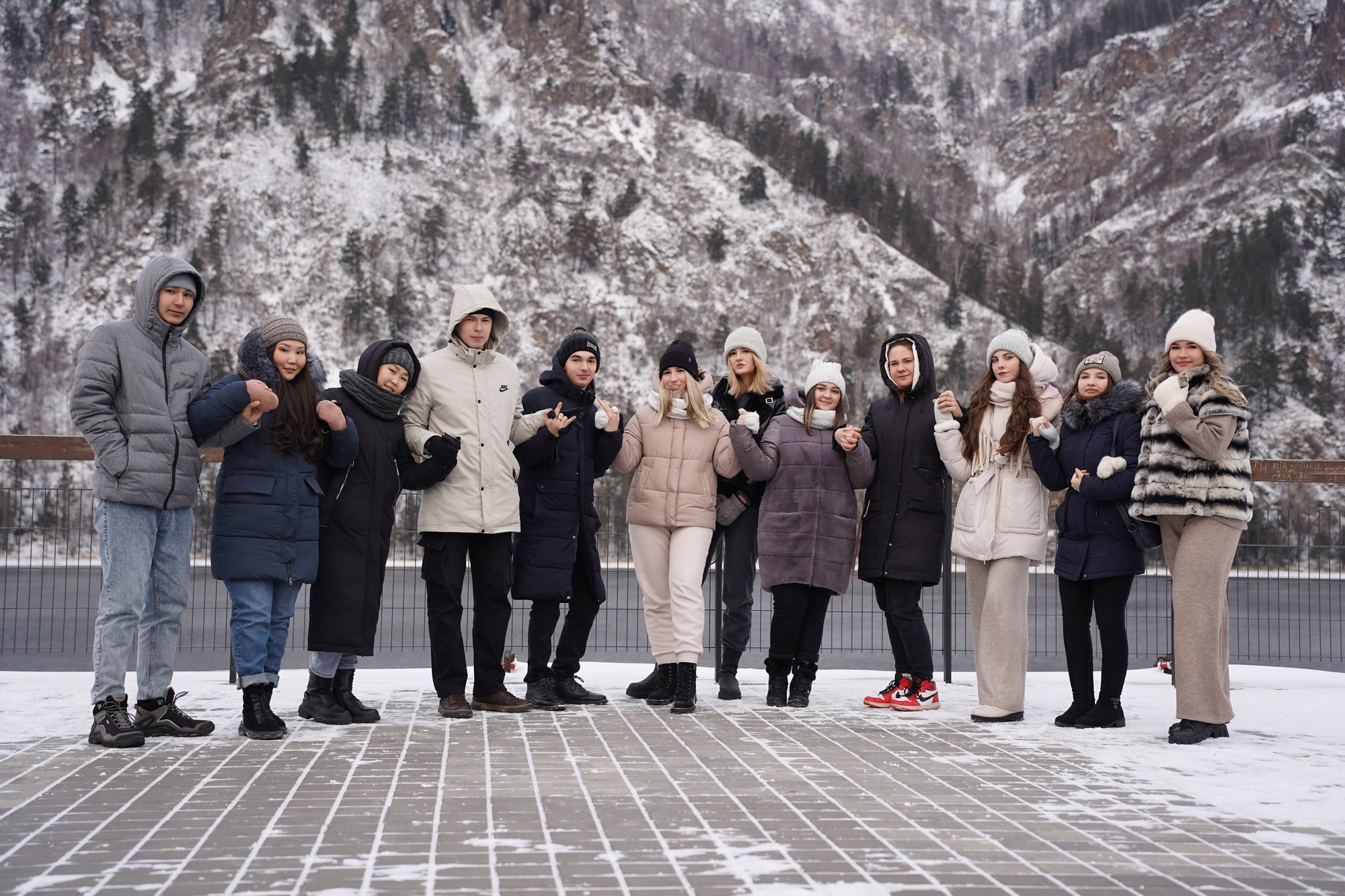 Зимняя фотосессия для выпускного альбома студентов Дивногорского Медицинского Техникума. СИГМА | Студия выпускных альбомов Красноярск