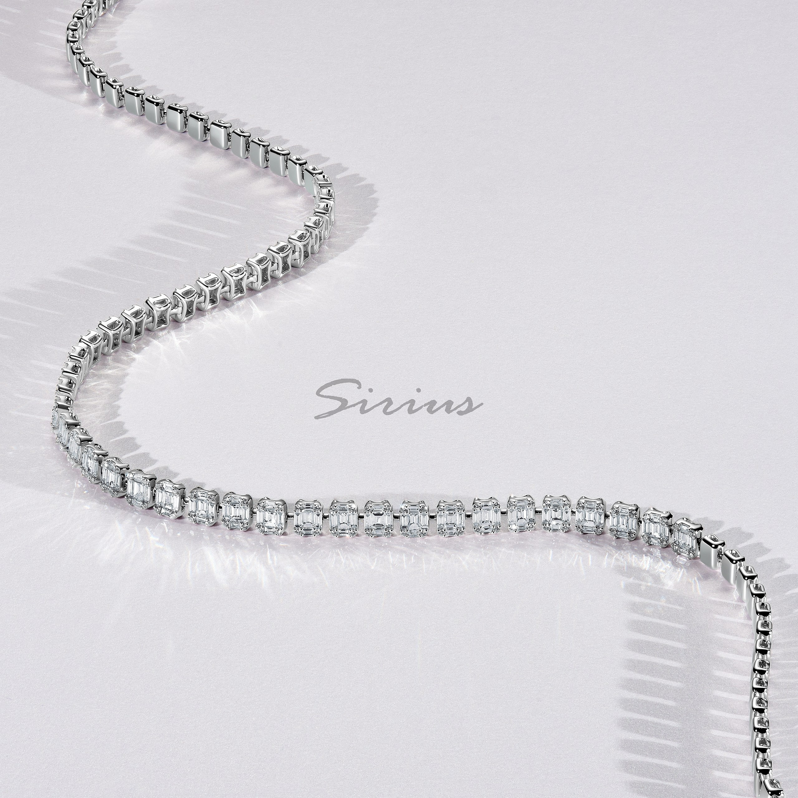 Гибкая цепочка Sirius на мягком светлом фоне