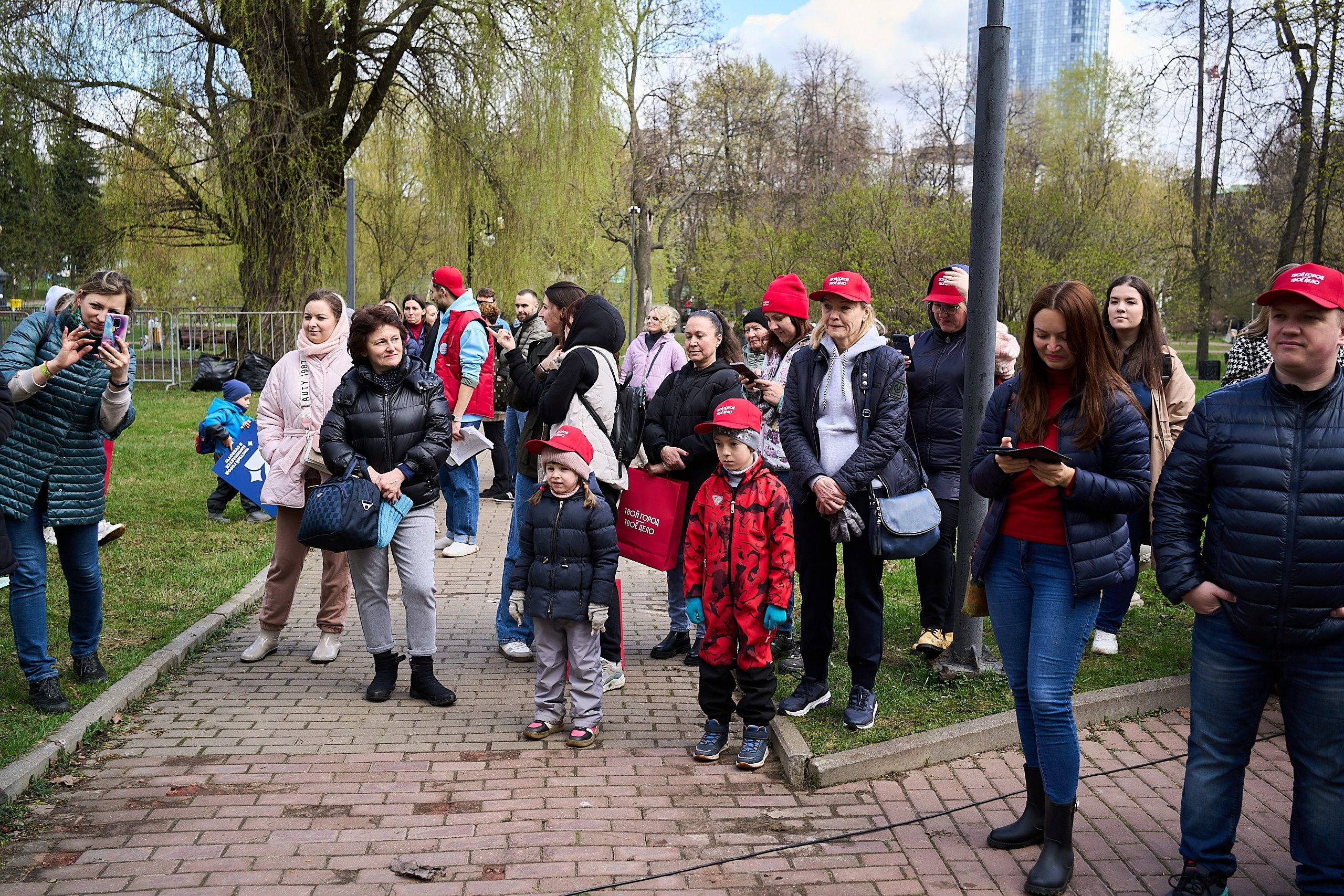 Субботник у Управления делами Мэра и Правительства Москвы. Фотограф и Видеограф в Москве. Олег Корушев