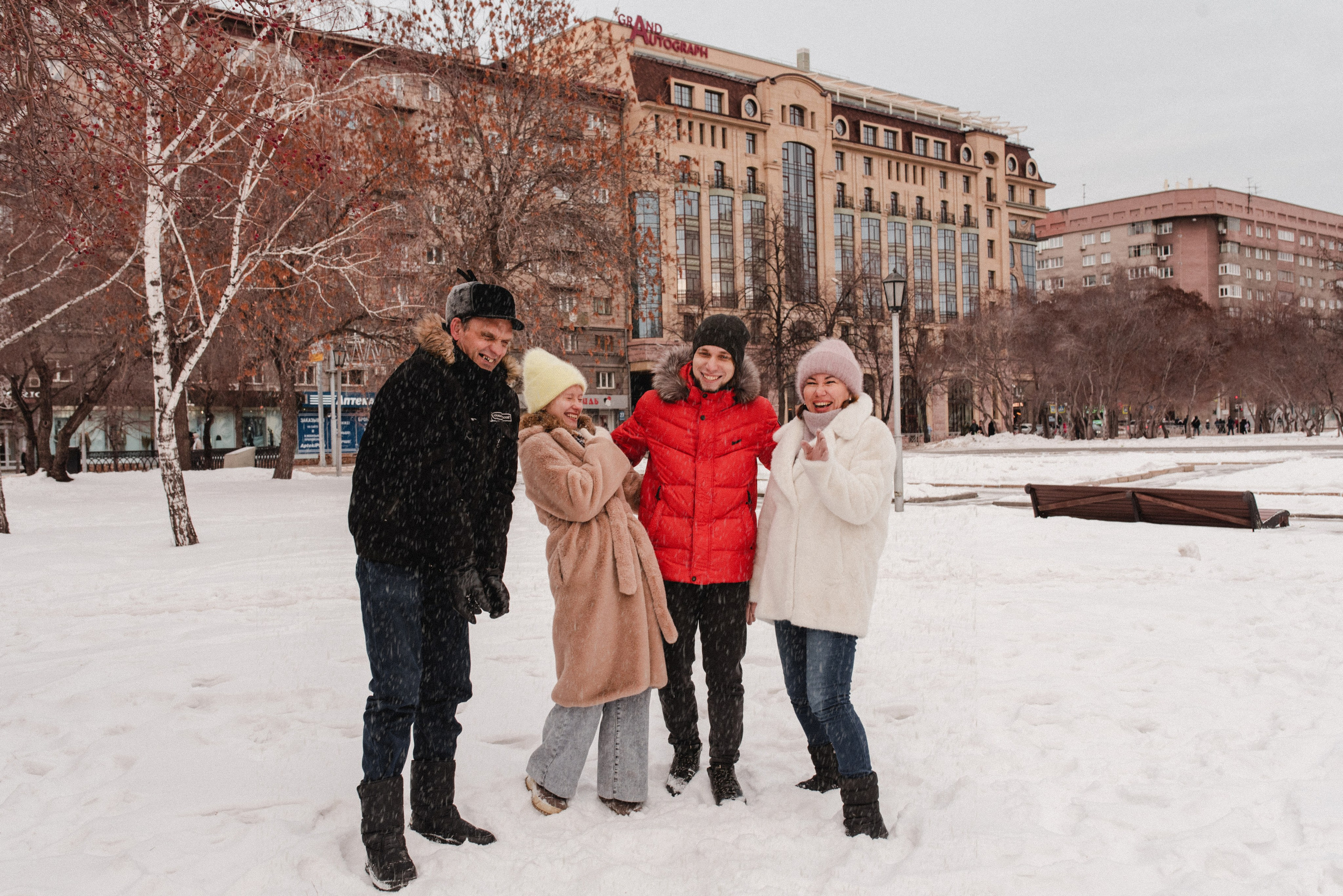 Прогулочная съемка Дмитрий&Татьяна&Артём&Анна. Фотограф в Новосибирске Анастасия Курто