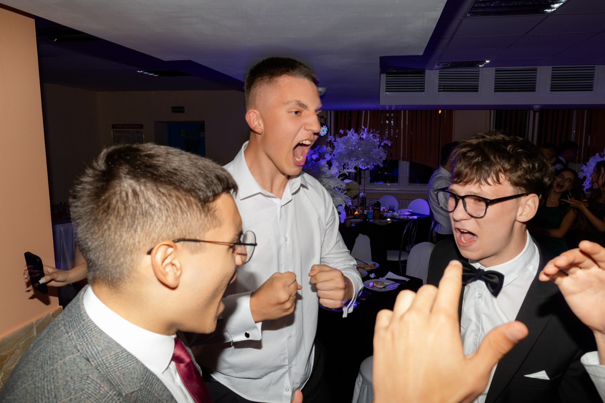 Школьный выпускной 2025 год в Минске, Беларуси. Свадебный фотограф в Минске/Беларуси Сергей Спиридонов