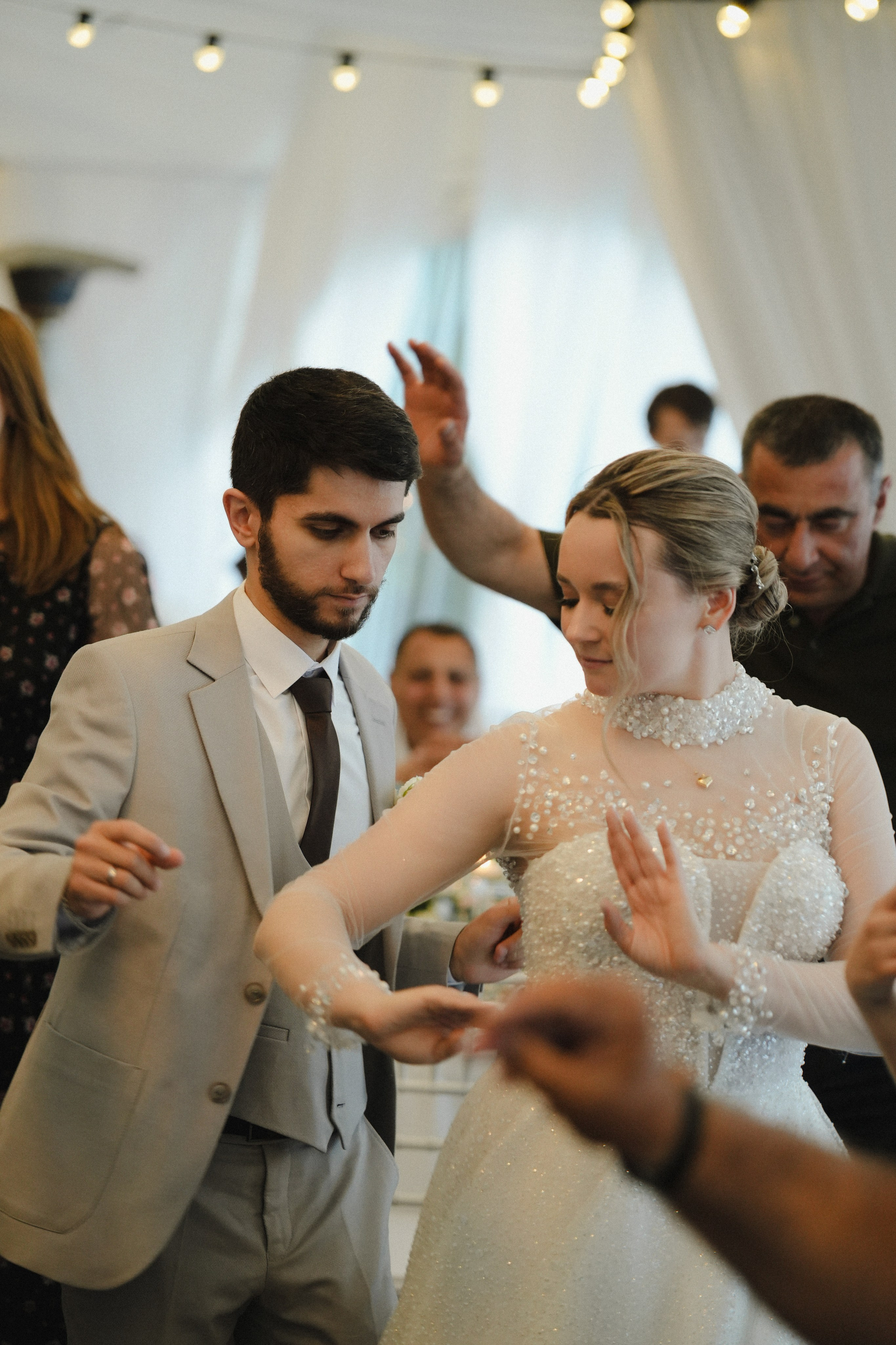 Сборы жениха и невесты, бракосочетание в Савеловском загсе, выездная церемония