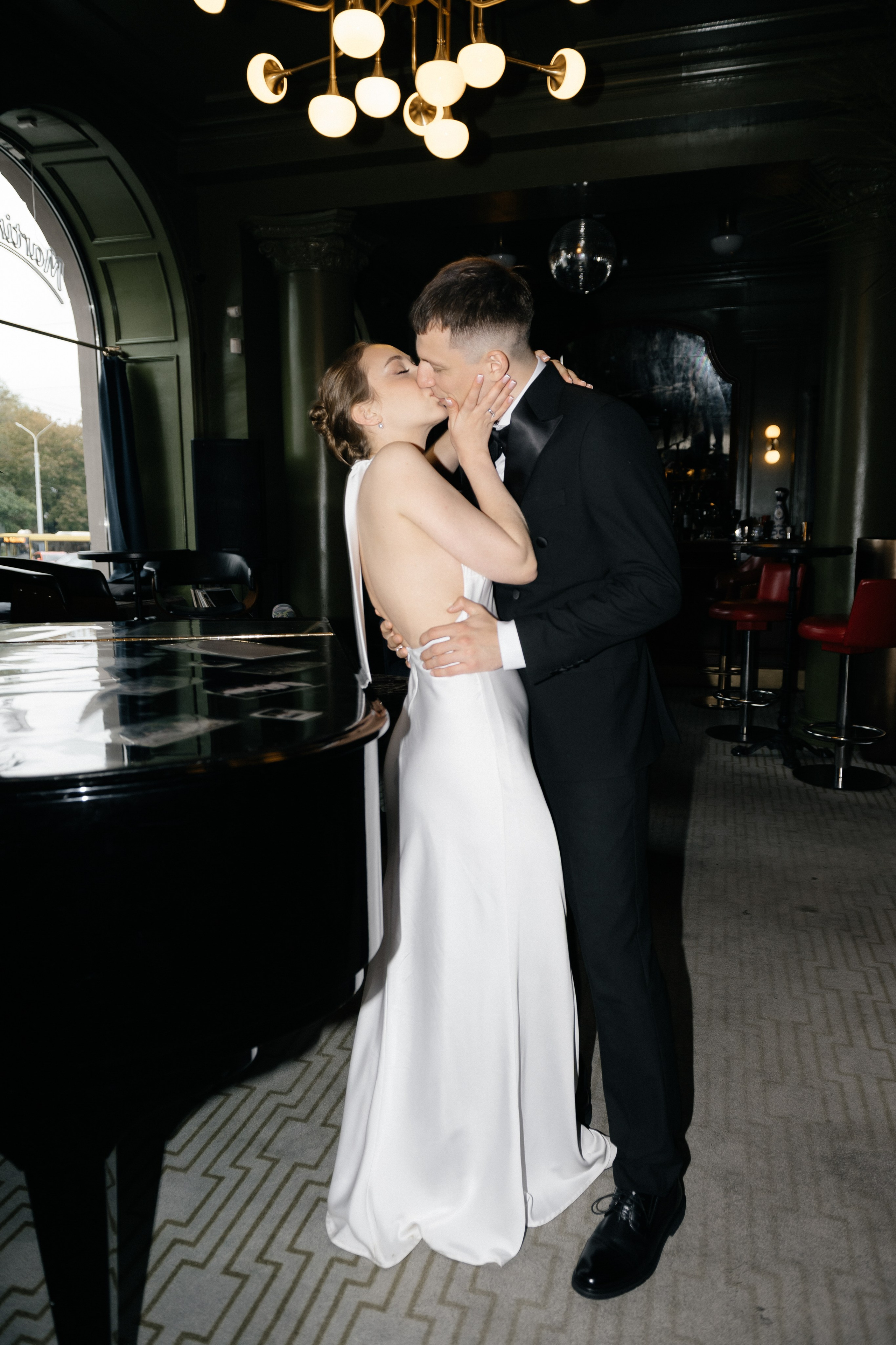 Wedding day in Martinique Bar. Wedding PHOTOGRAPHER Andrew Vnukov