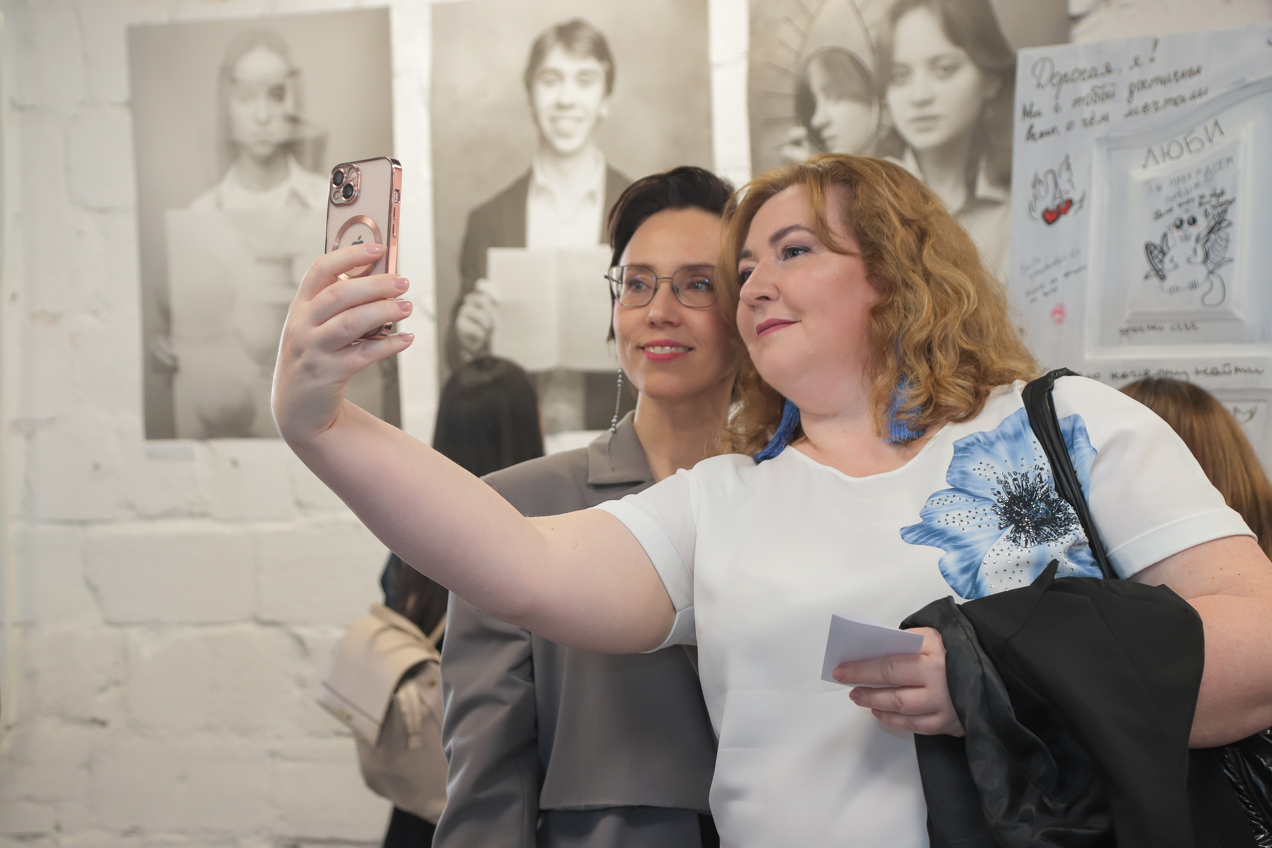 Выставка — проект «Мы начинаем путь!». АРТИКУЛ. Выпускные альбомы Нижний Тагил