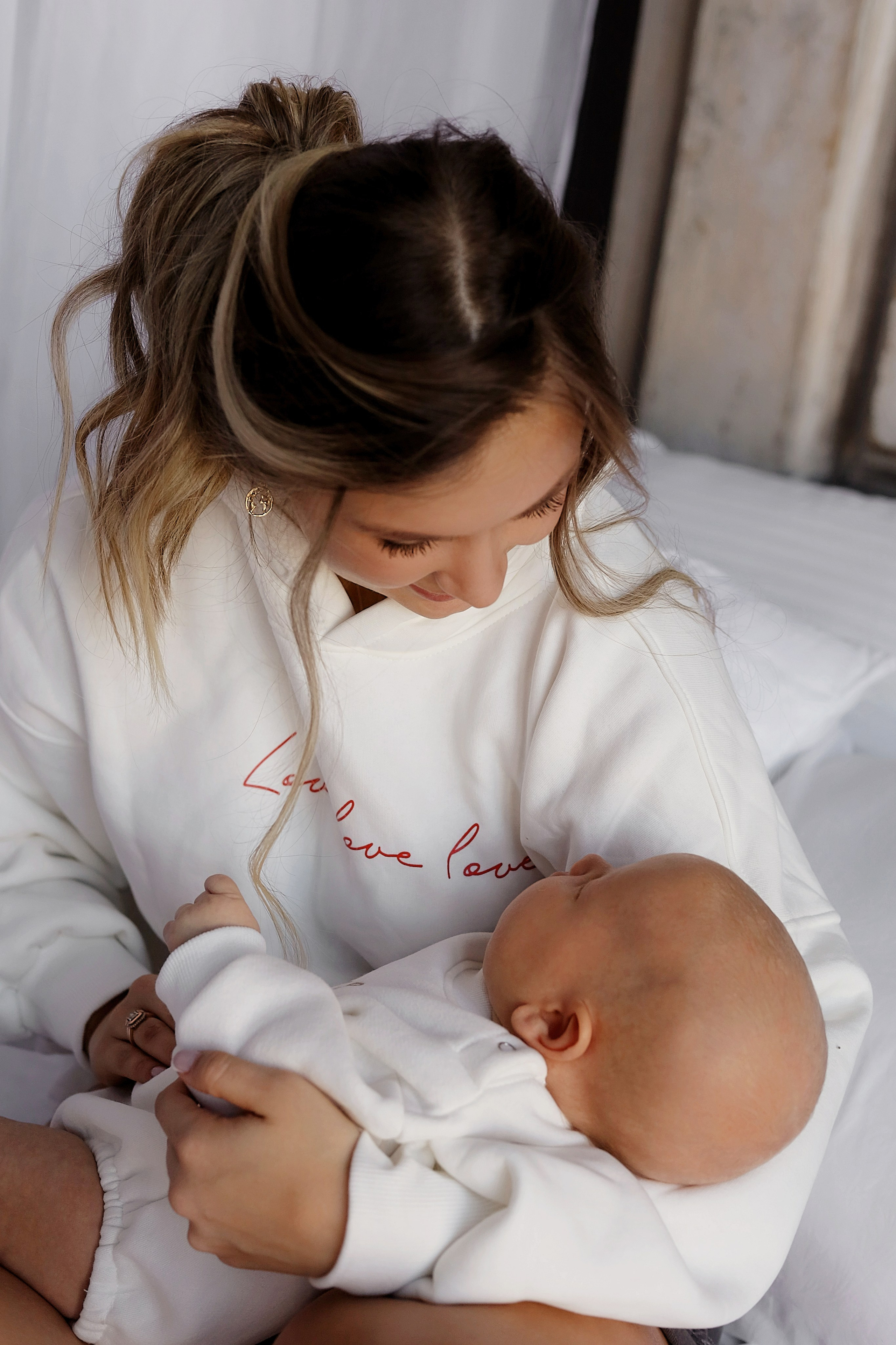 🖤. Фотосъемка выписки из роддома в Москве, заказать фотографа на выписку ньюборн съемка в роддоме newborn фотограф в Юдино
