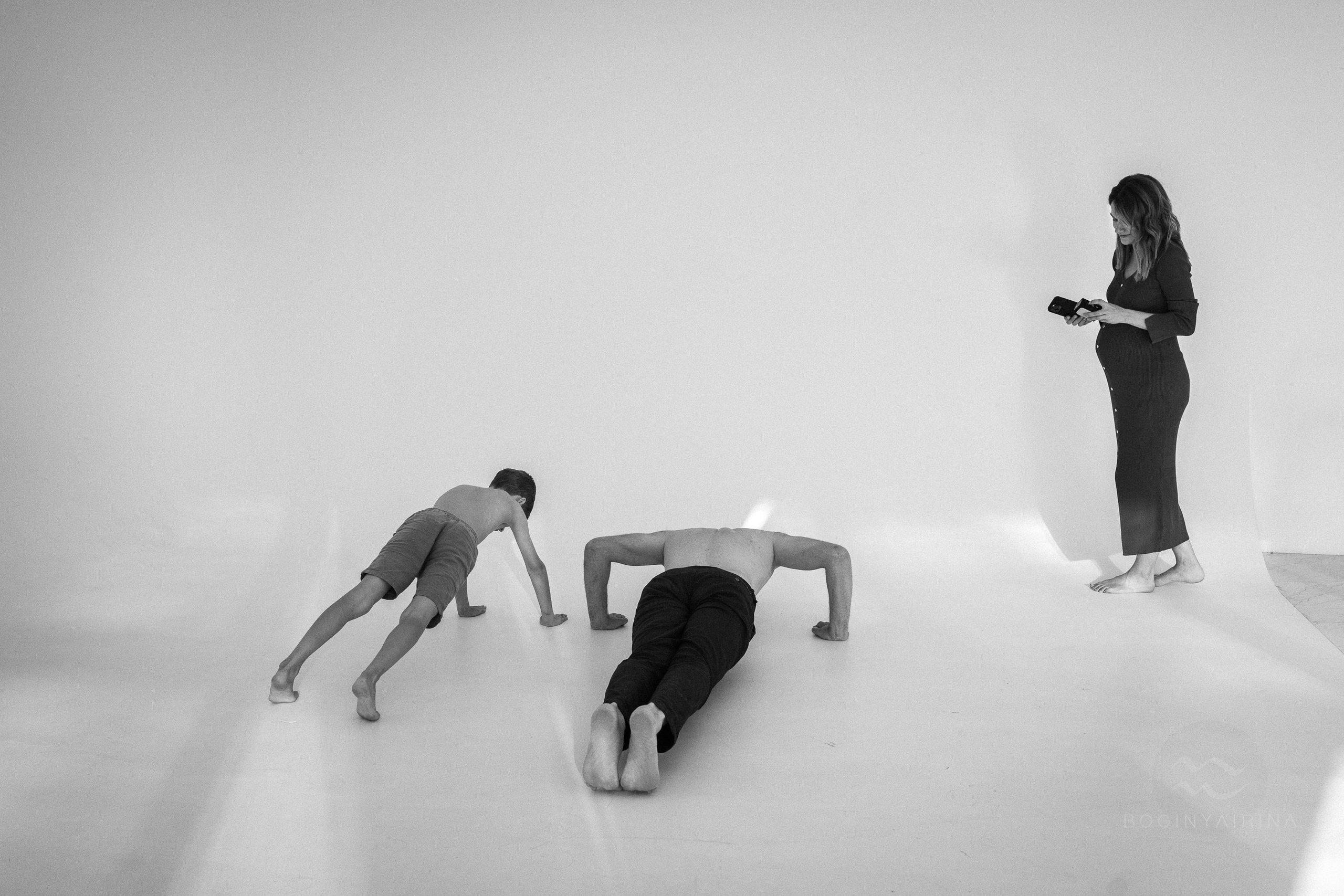 фотосессия беременности с мужем Москва циклорама