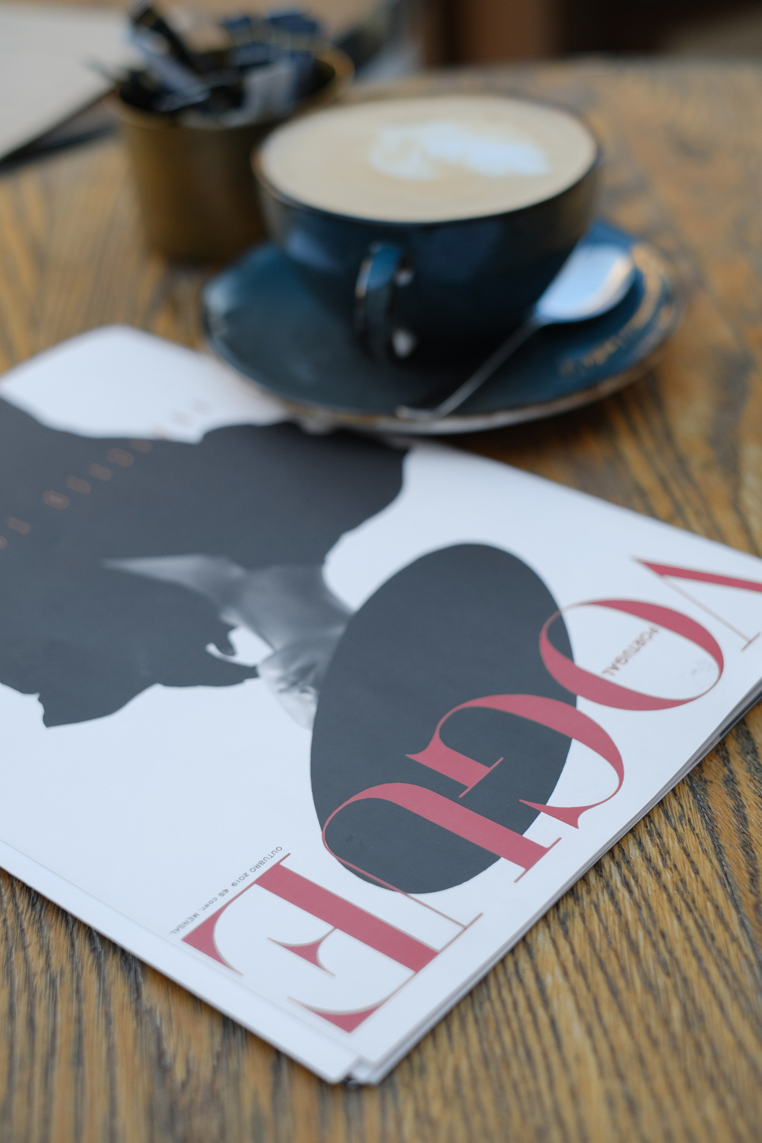 Дарья в центре города и осеннем лесу. Профессиональная фотосъемка в Крыму. Натуральные эмоции и живые кадры. Забронируйте дату прямо сейчас!