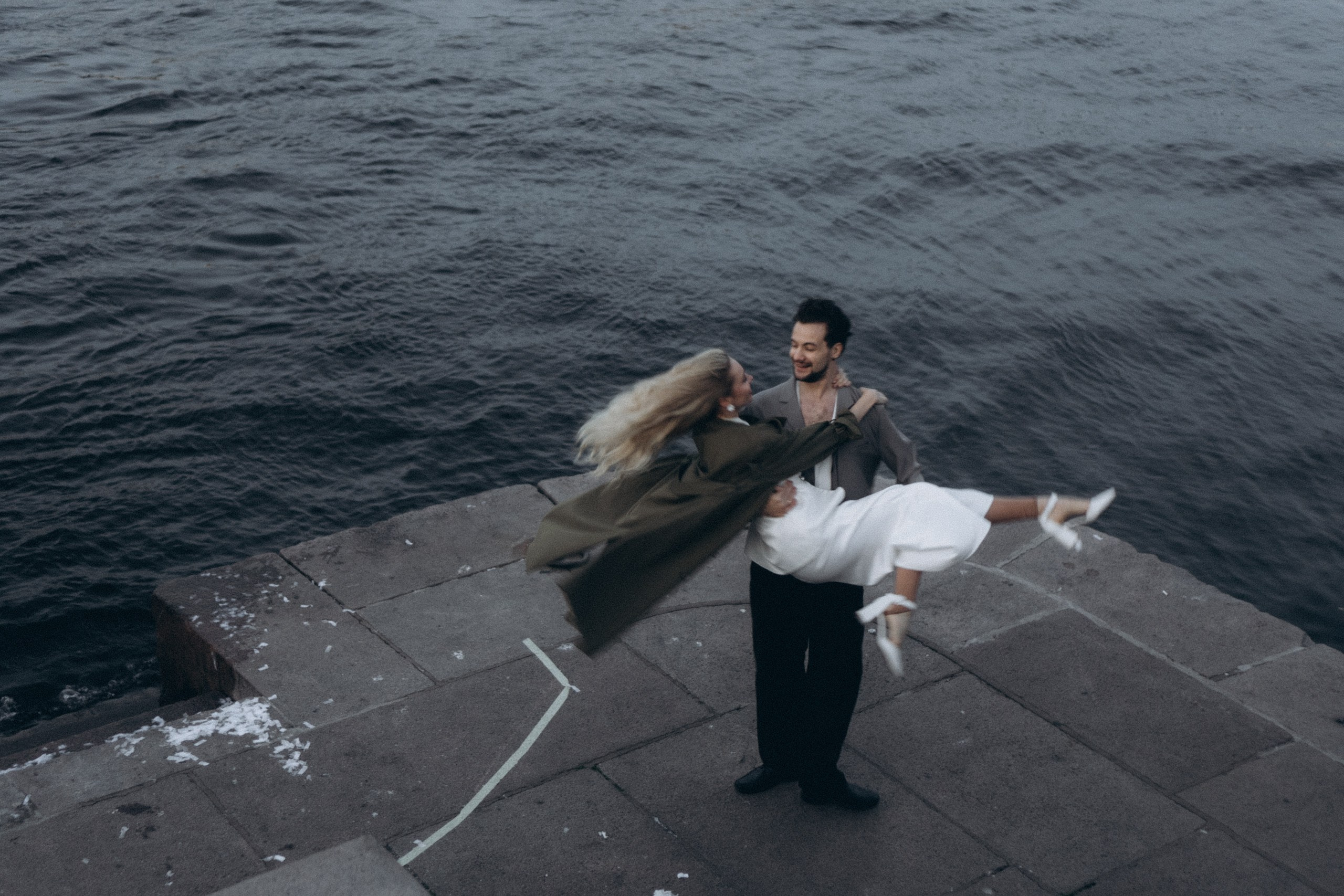 СВАДЕБНАЯ СЬЕМКА ПАРЫ НА РАССВЕТЕ В БЕЛЫЕ НОЧИ И ПРОГУЛКА С РАЗВОДНЫМИ МОСТАМИ И ПИКНИК ВОЗЛЕ ИСАКИЕВСКОГО СОБОРА. Профессиональный фотограф, Санкт-Петербург — Виктория Богомолова