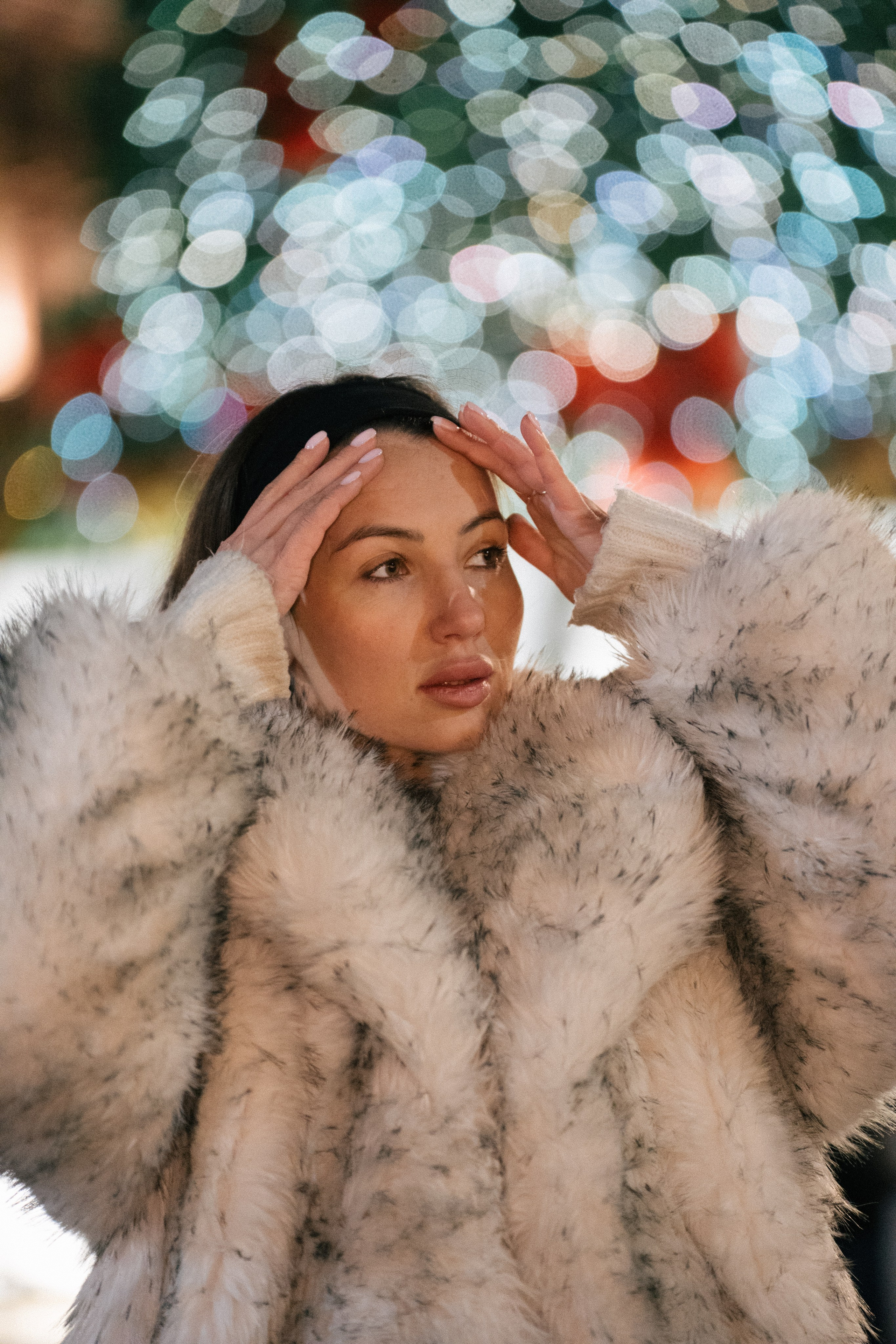 ПРОГУЛКА НА МАНЕЖНОЙ ПЛОЩАДИ ДЛЯ ДЕВУШКИ ПЕРЕД НОВЫМ ГОДОМ (НОВОГОДНЯЯ ФОТОСЕССИИЯ НА МАНЕЖНОЙ ПЛОЩАДИ). Профессиональный фотограф, Санкт-Петербург — Виктория Богомолова