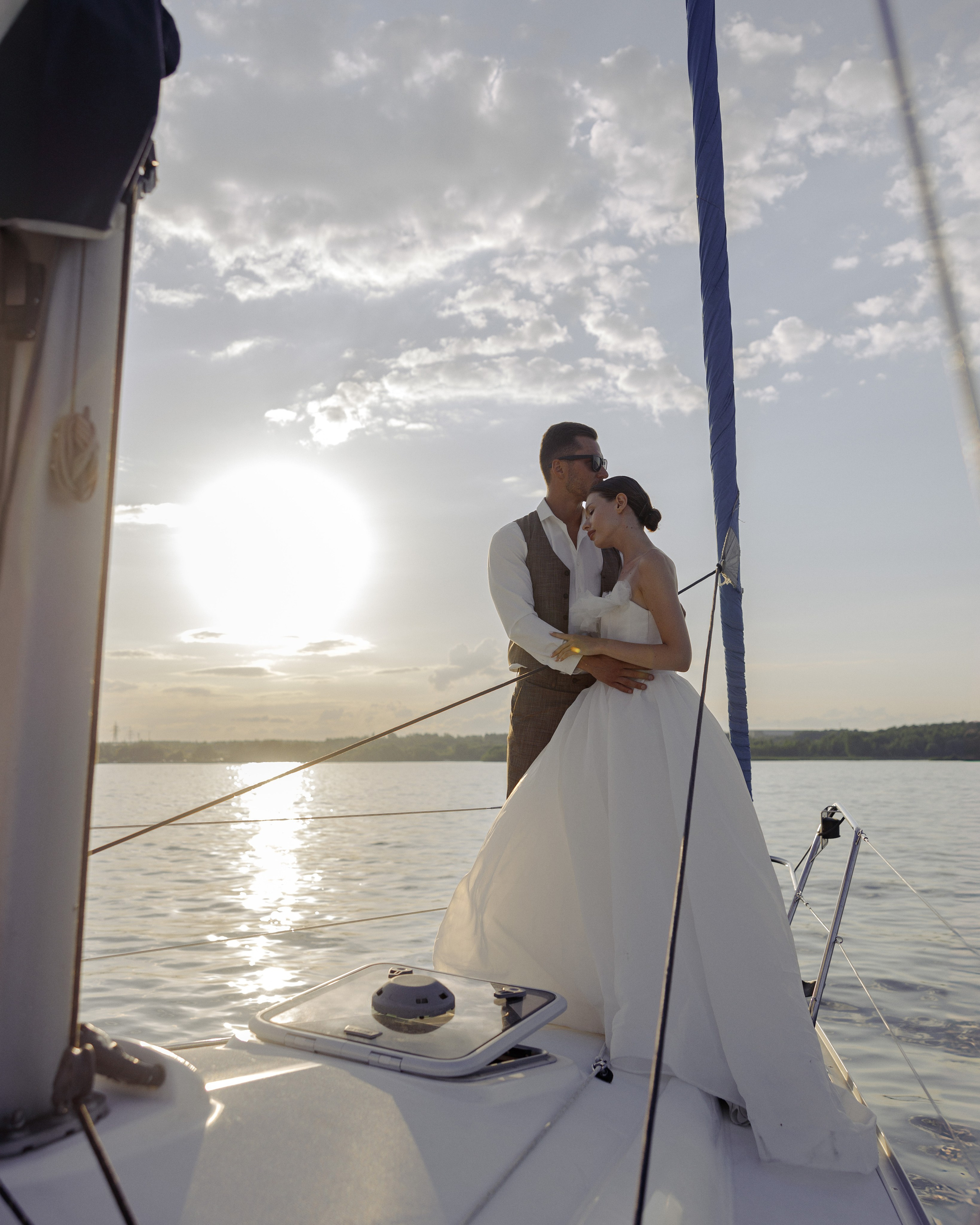 Свадебная фотосессия на яхте. Фотограф, ретушёр в Москве