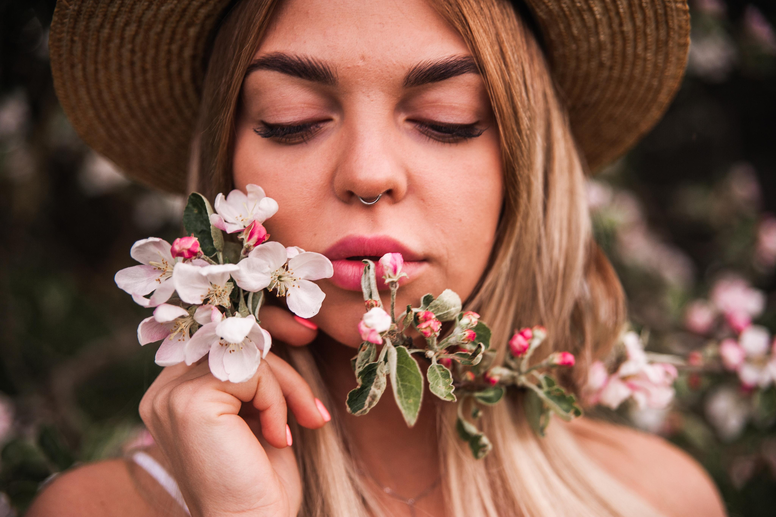 Фотосессия в яблонях. Свадебный и семейный фотограф в городе Смоленске
