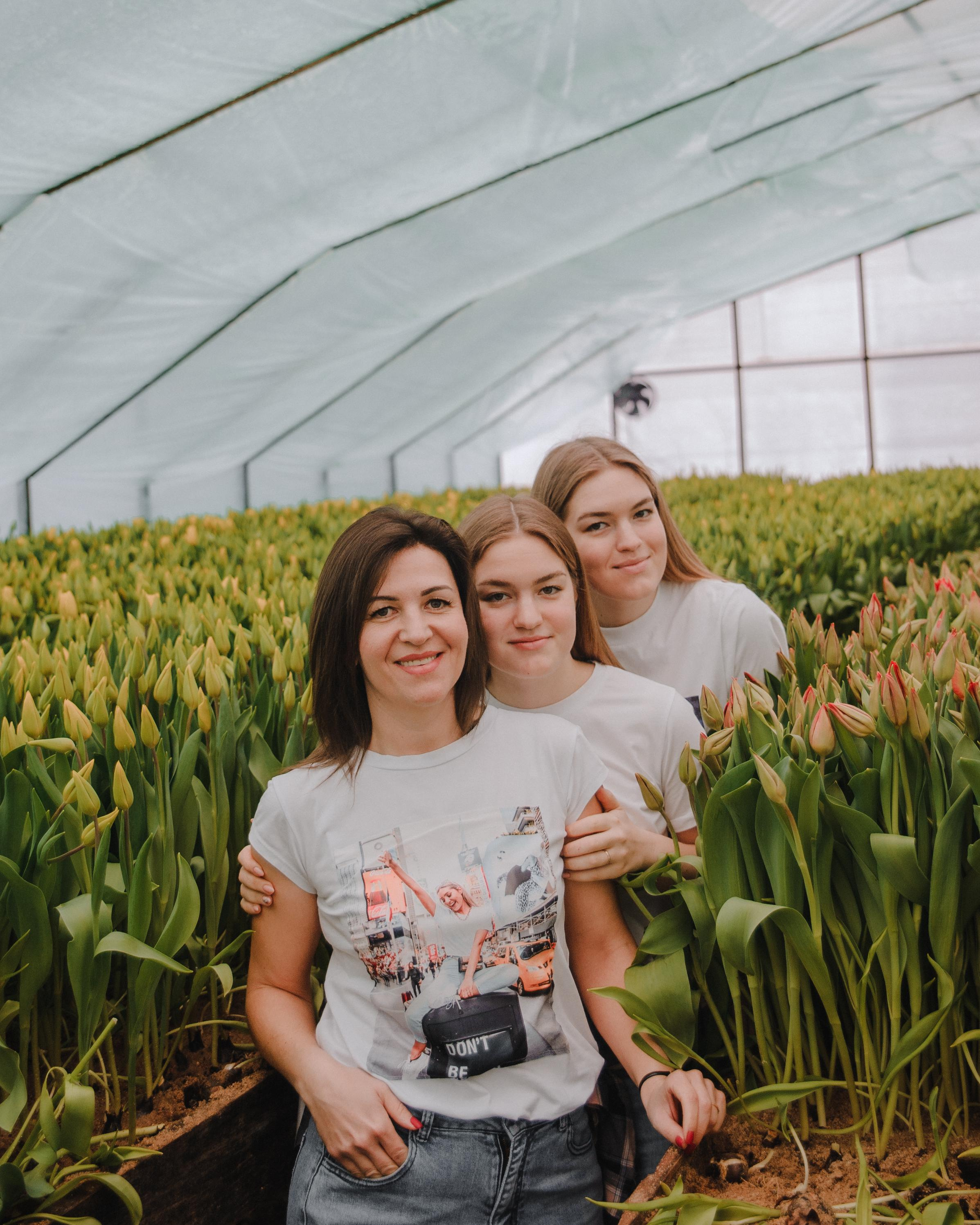 Фотосессия в тюльпанах. Свадебный и семейный фотограф в городе Смоленске