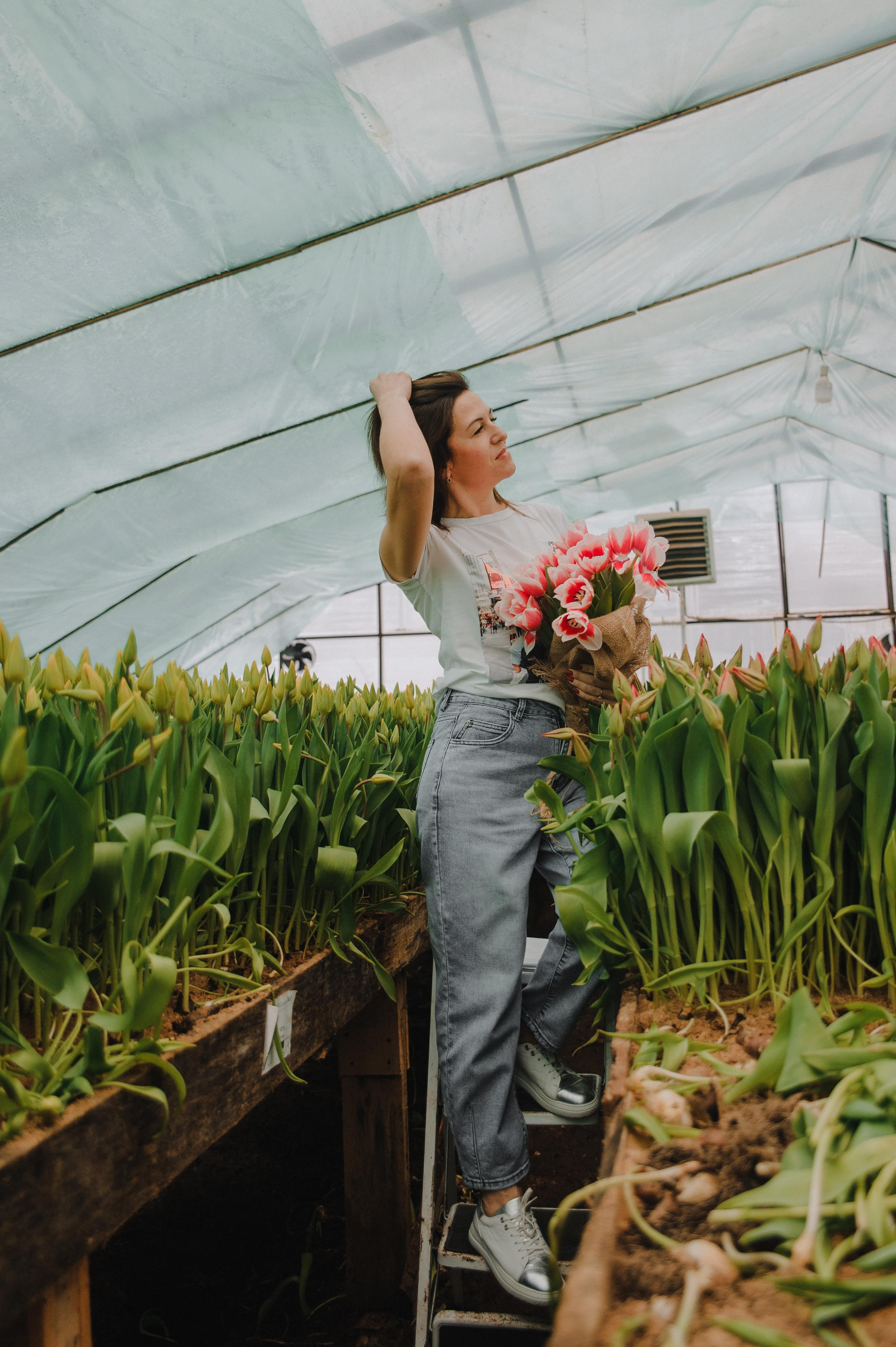 Фотосессия в тюльпанах. Свадебный и семейный фотограф в городе Смоленске