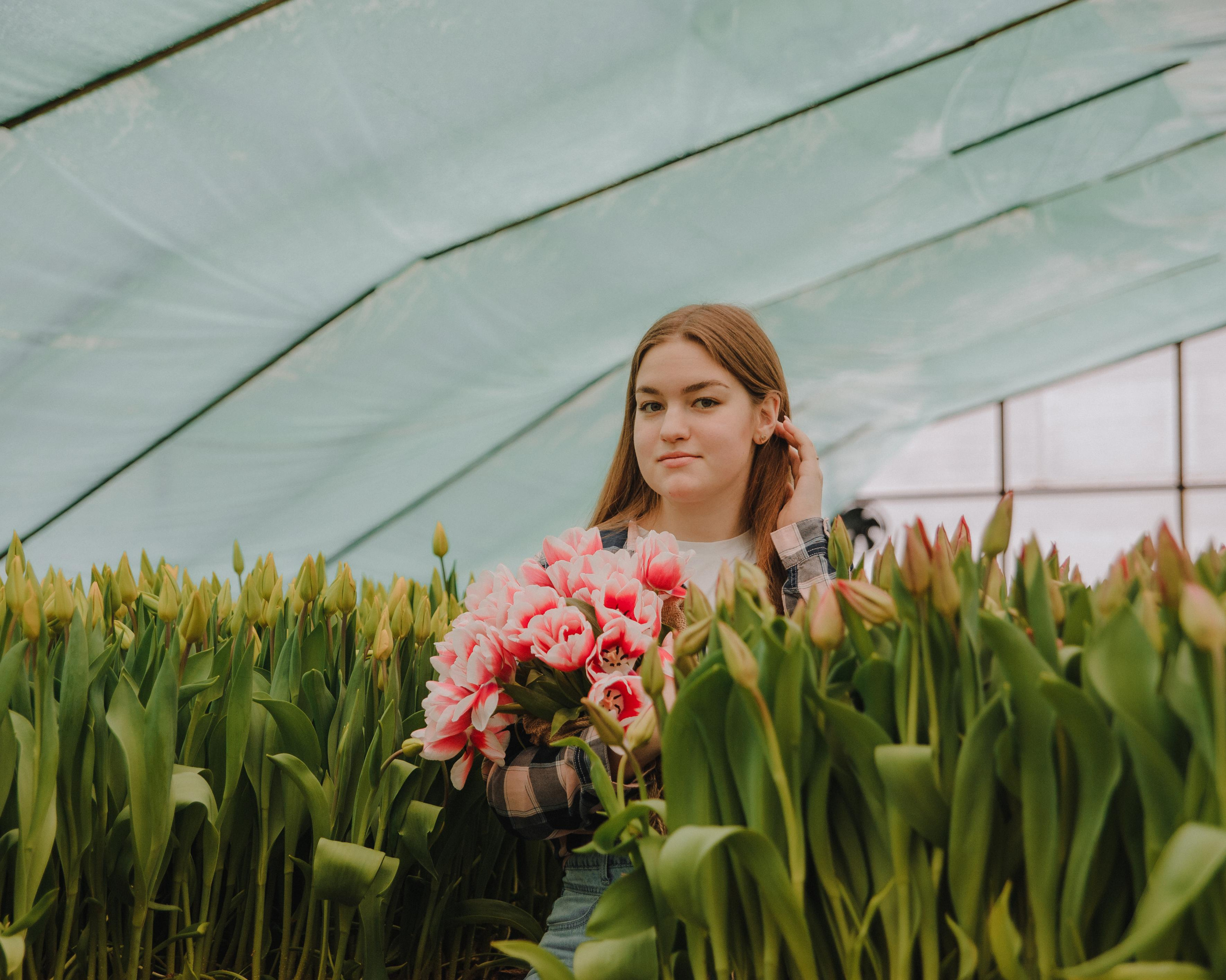 Фотосессия в тюльпанах. Свадебный и семейный фотограф в городе Смоленске