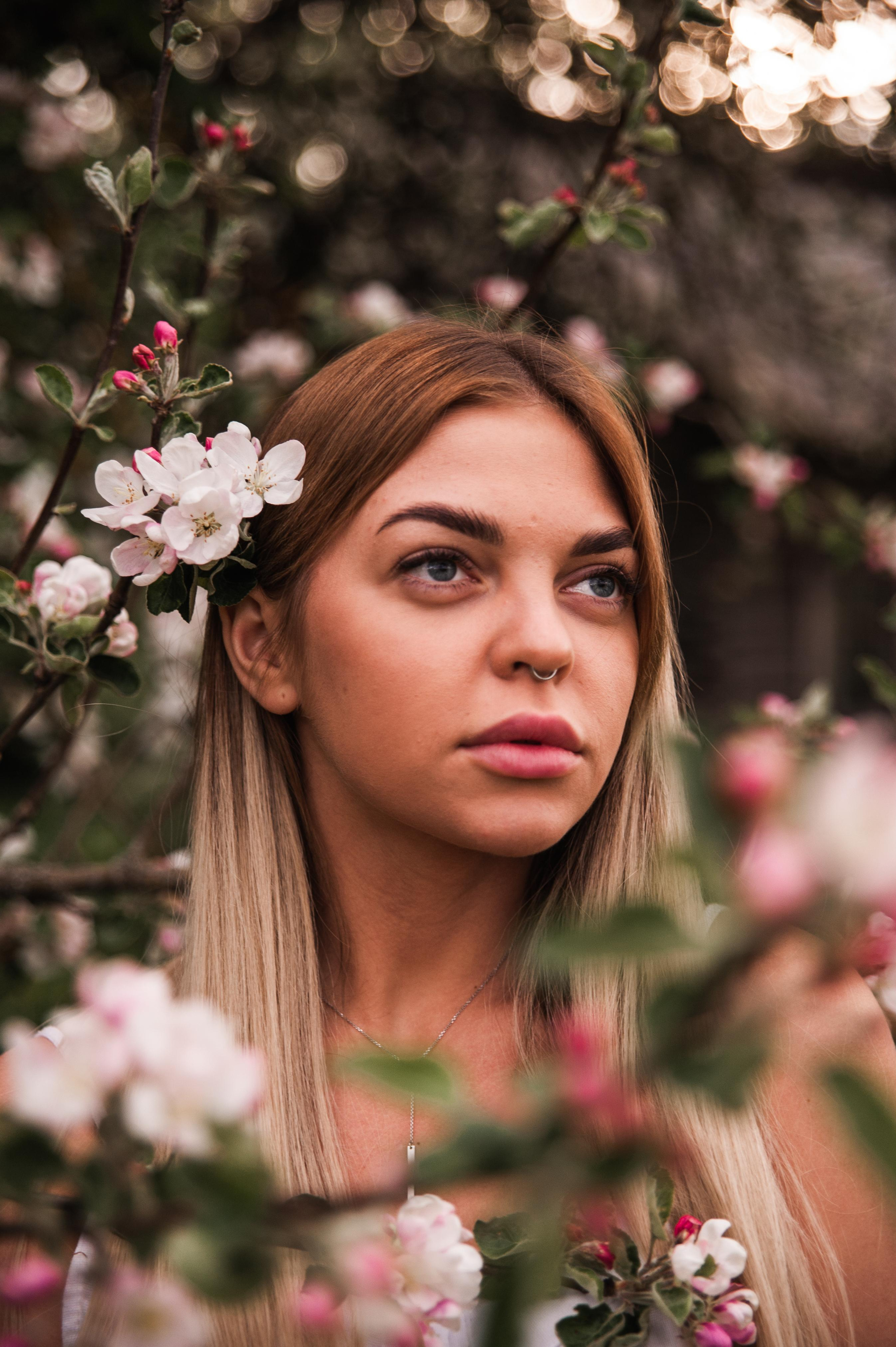 Фотосессия в яблонях. Свадебный и семейный фотограф в городе Смоленске