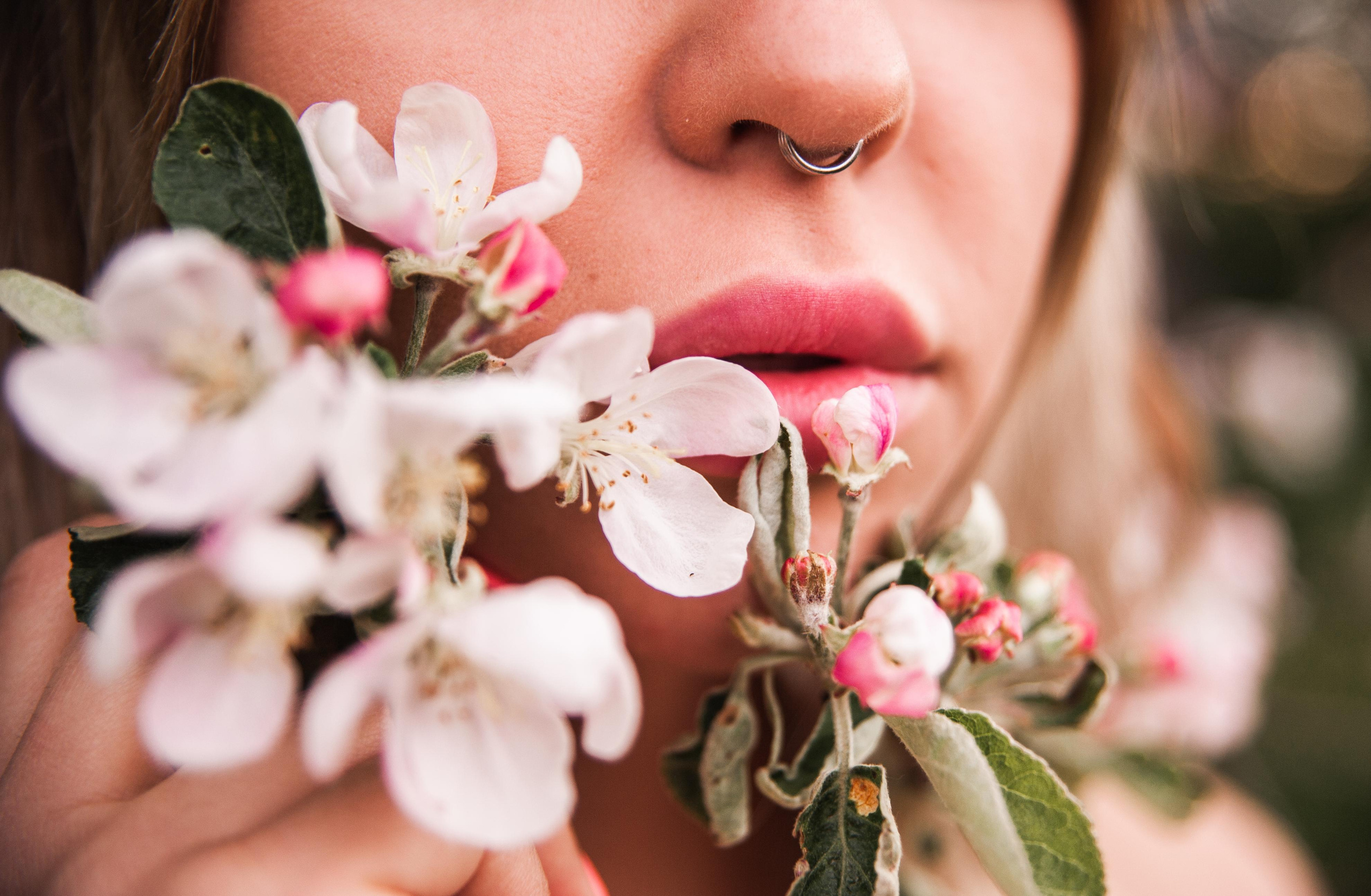 Фотосессия в яблонях. Свадебный и семейный фотограф в городе Смоленске
