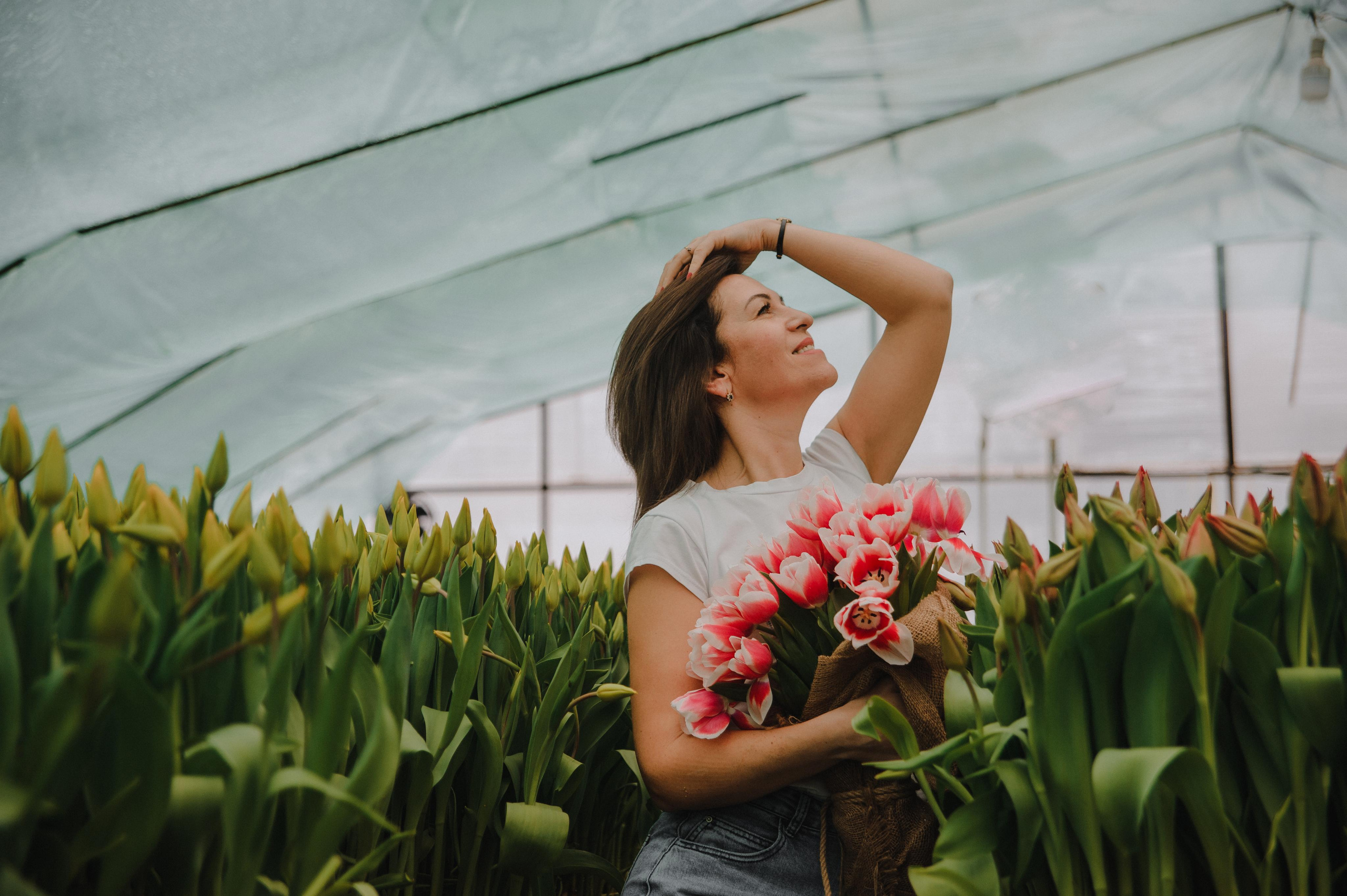 Фотосессия в тюльпанах. Свадебный и семейный фотограф в городе Смоленске