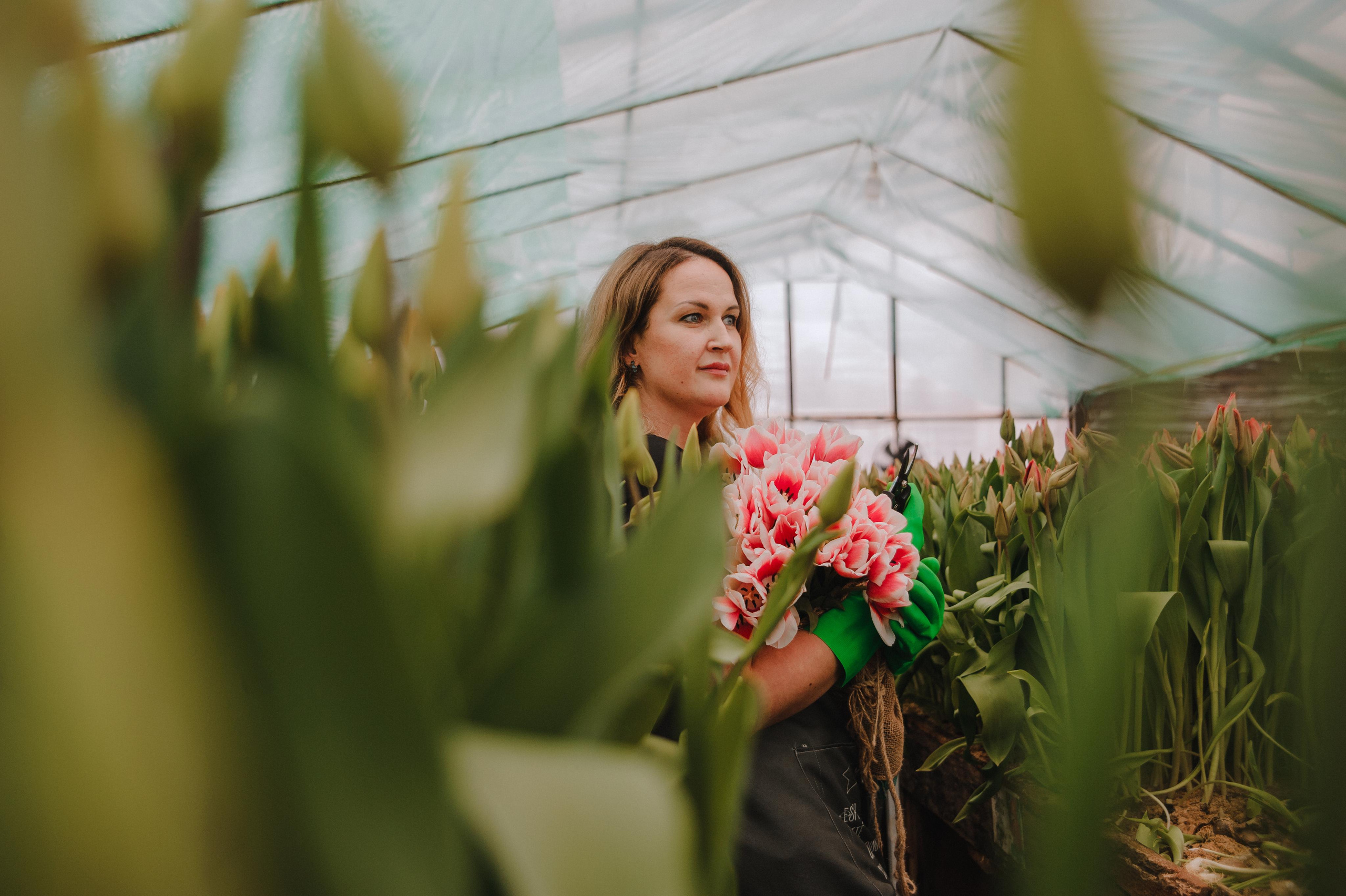 Фотосессия в тюльпанах. Свадебный и семейный фотограф в городе Смоленске