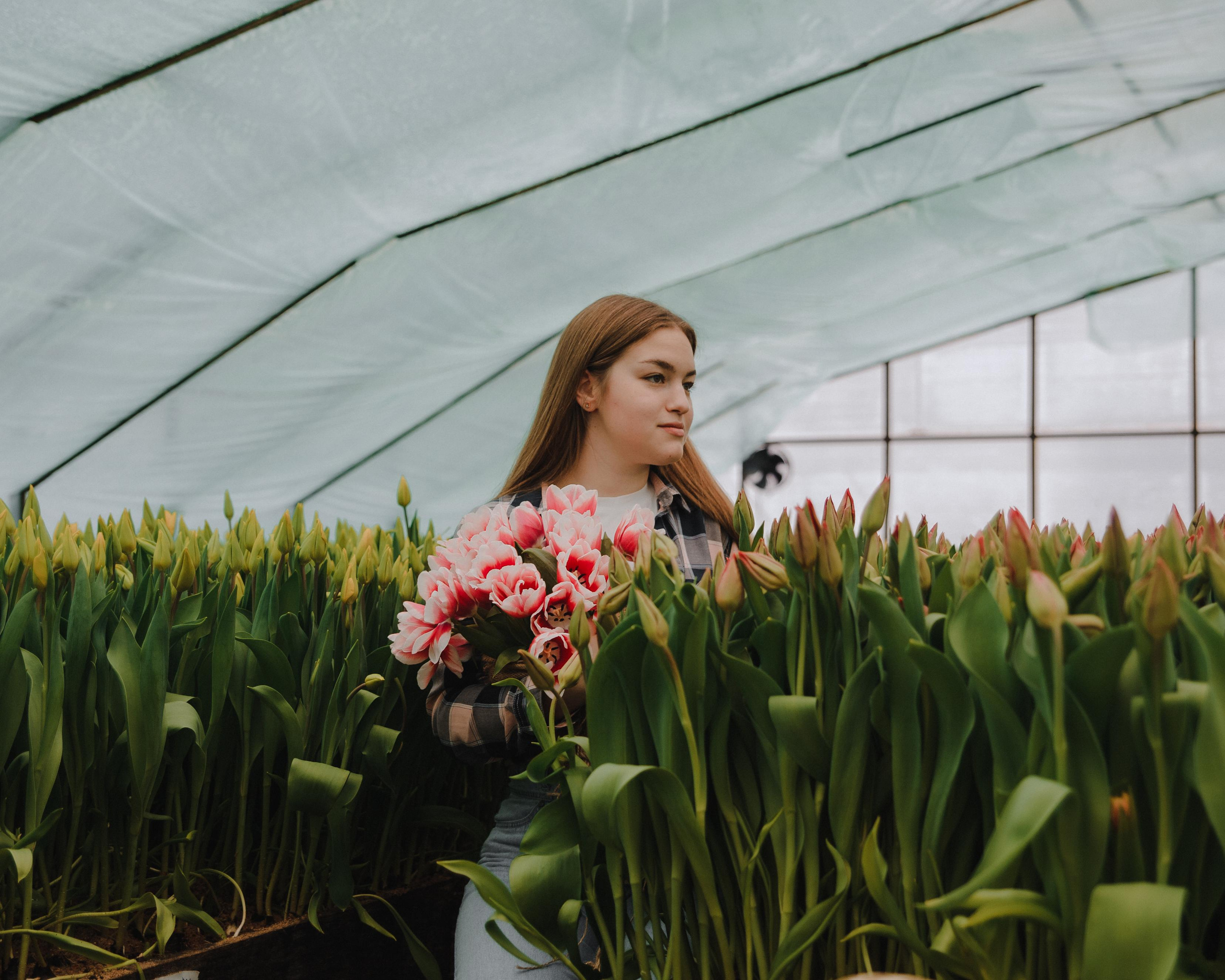 Фотосессия в тюльпанах. Свадебный и семейный фотограф в городе Смоленске