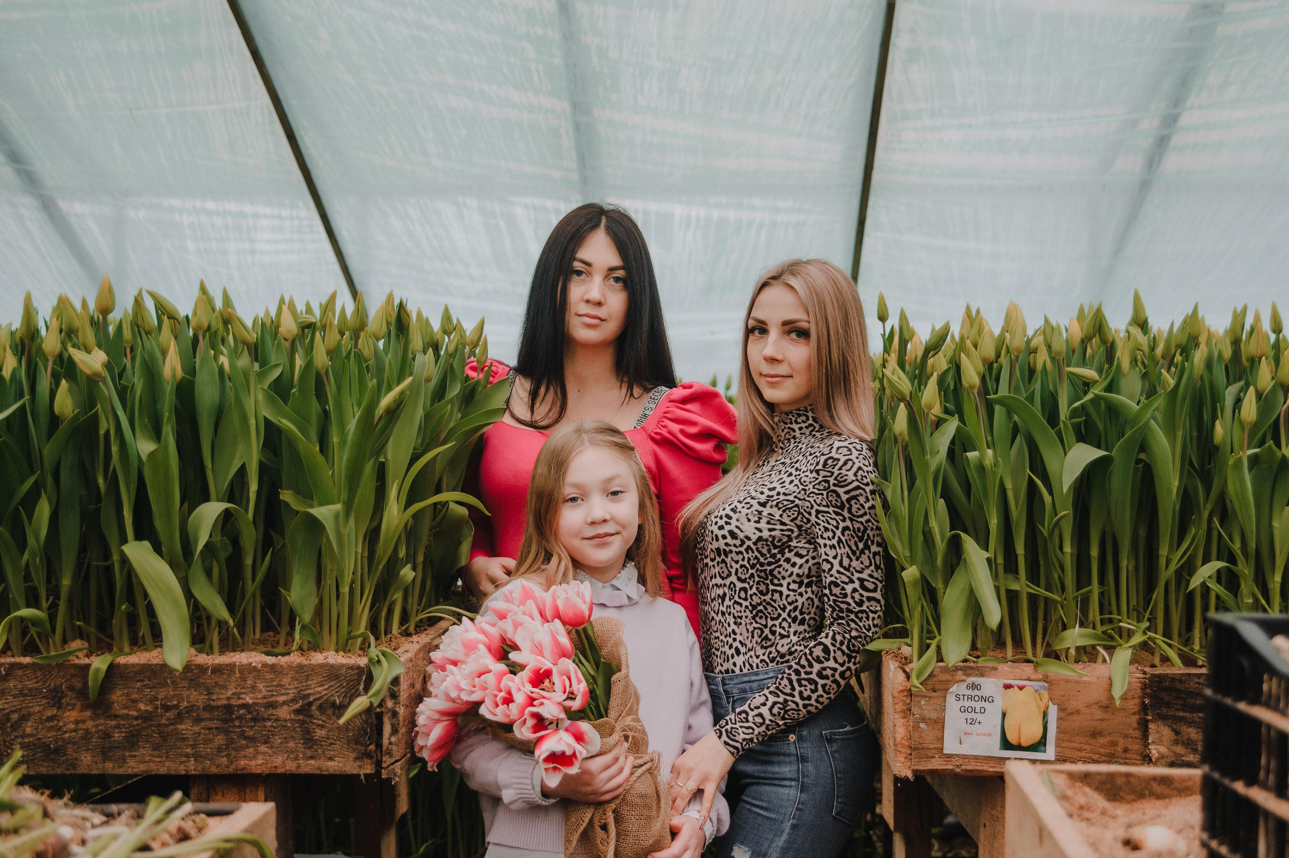 Фотосессия в тюльпанах. Свадебный и семейный фотограф в городе Смоленске