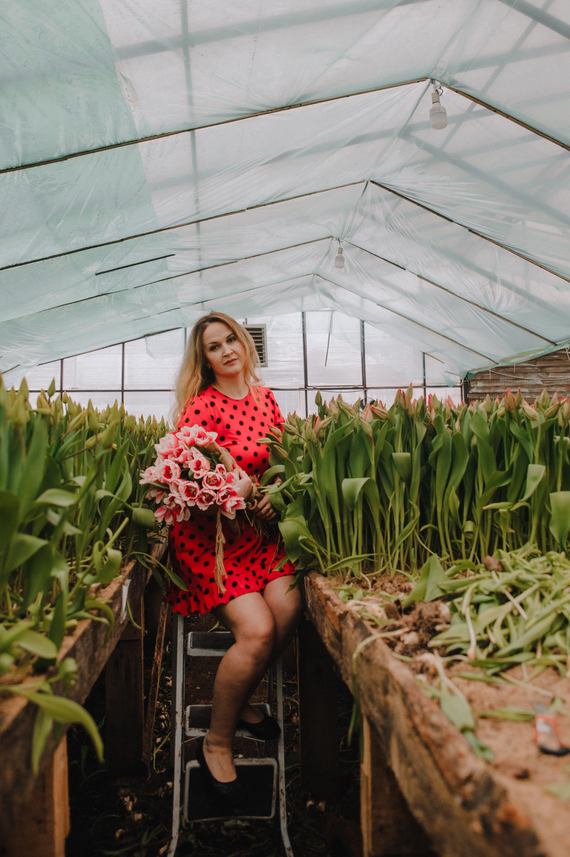 Фотосессия в тюльпанах. Свадебный и семейный фотограф в городе Смоленске