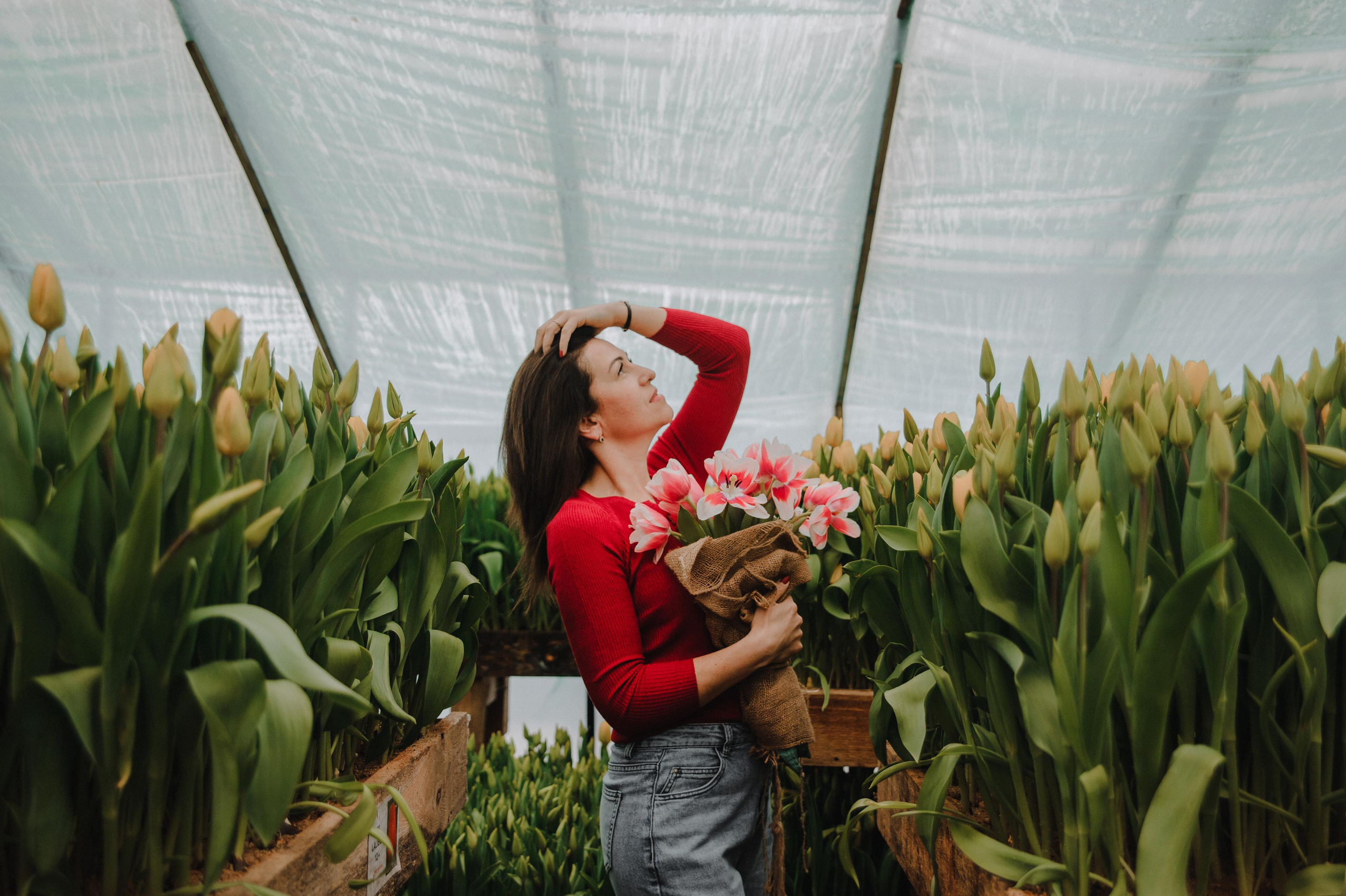 Фотосессия в тюльпанах. Свадебный и семейный фотограф в городе Смоленске