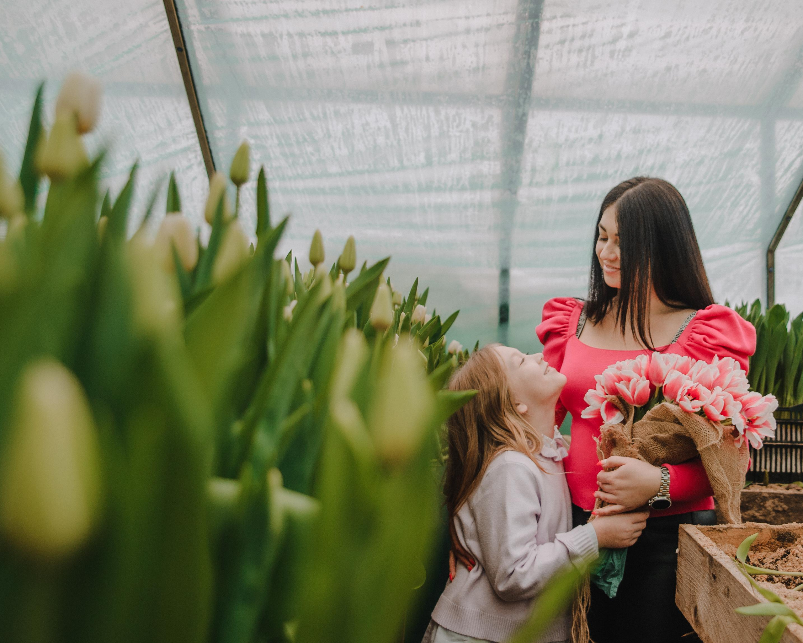 Фотосессия в тюльпанах. Свадебный и семейный фотограф в городе Смоленске