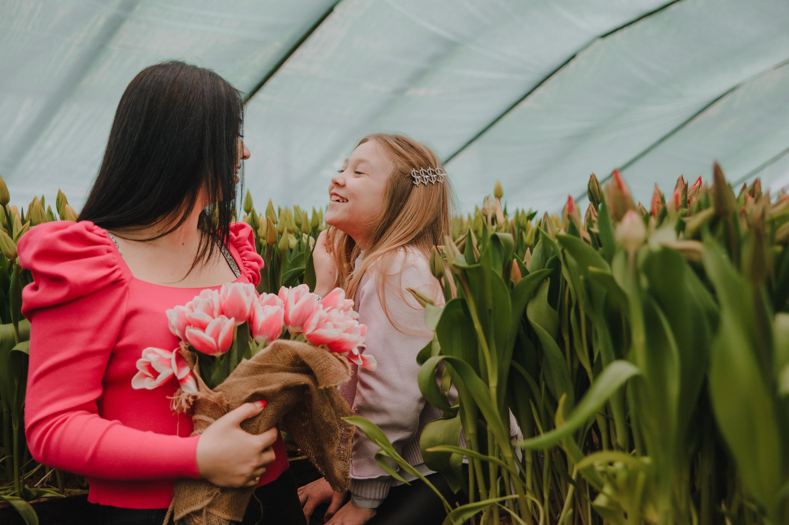 Фотосессия в тюльпанах. Свадебный и семейный фотограф в городе Смоленске
