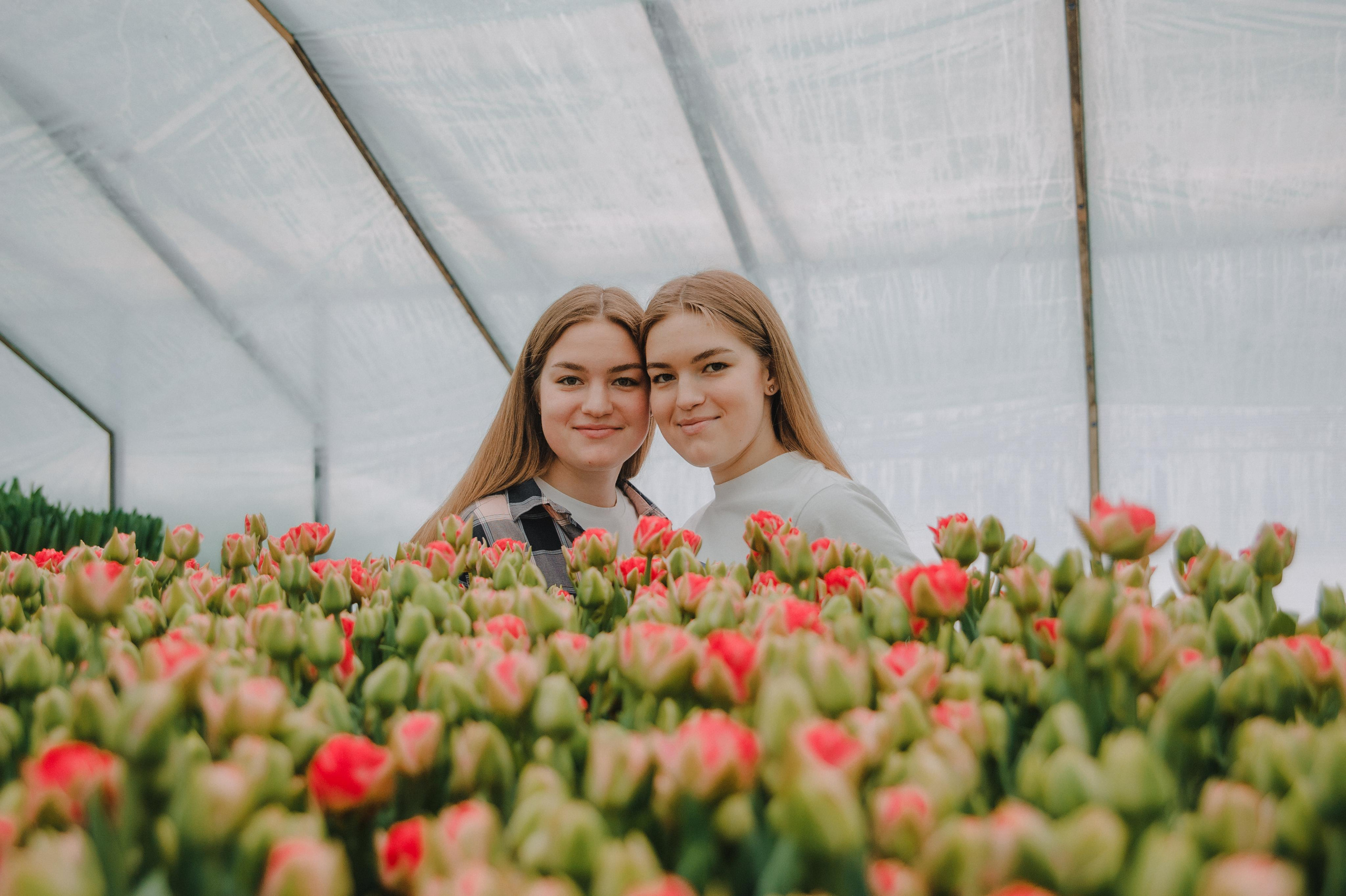 Фотосессия в тюльпанах. Свадебный и семейный фотограф в городе Смоленске