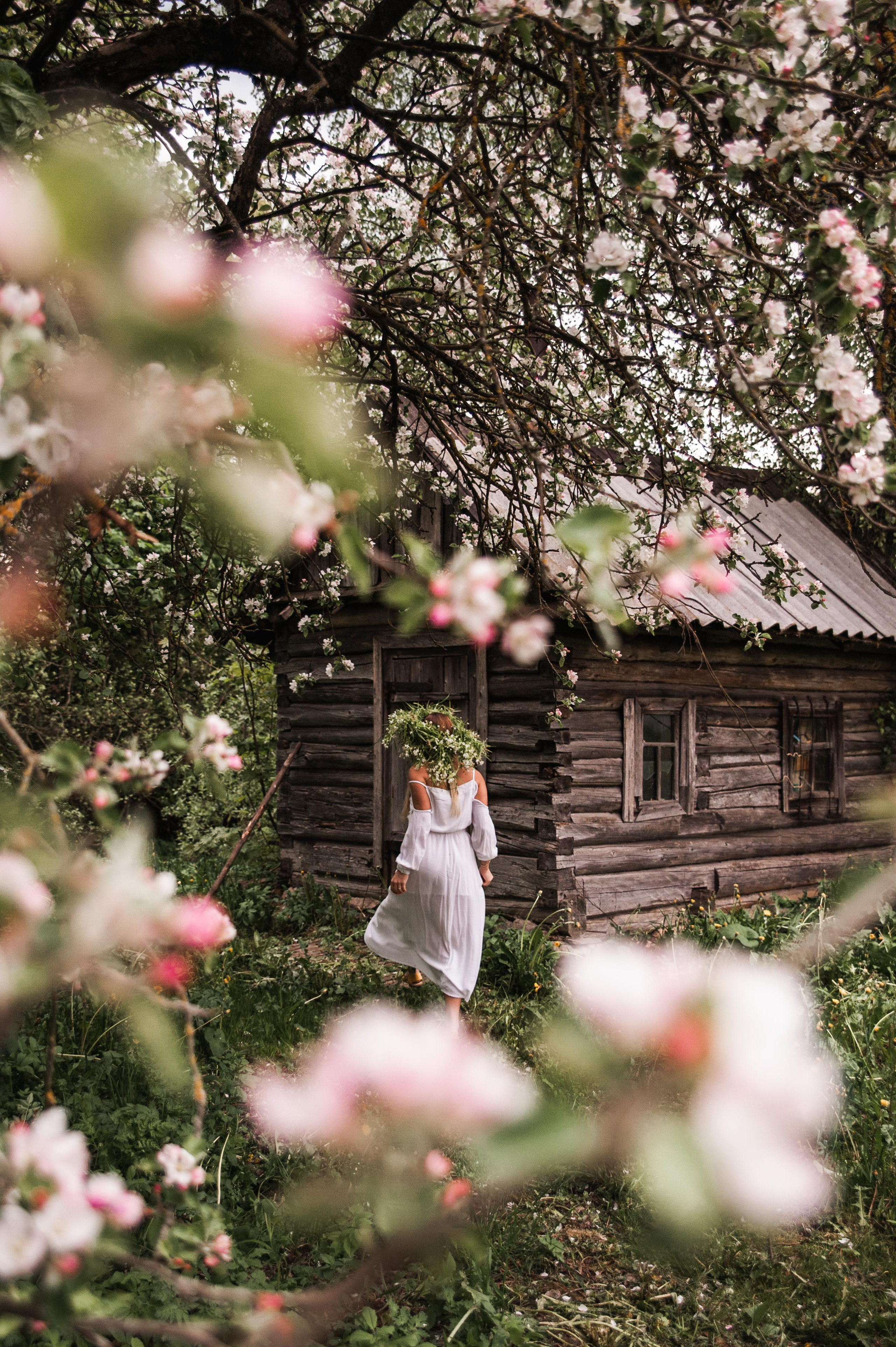 Фотосессия в яблонях. Свадебный и семейный фотограф в городе Смоленске
