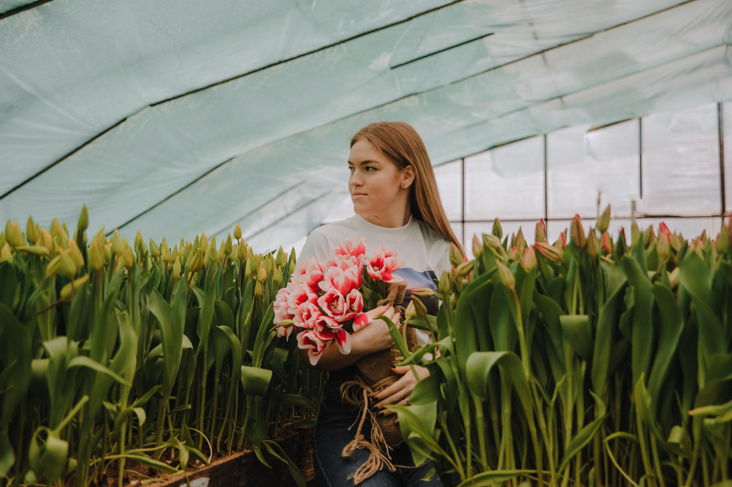 Фотосессия в тюльпанах. Свадебный и семейный фотограф в городе Смоленске