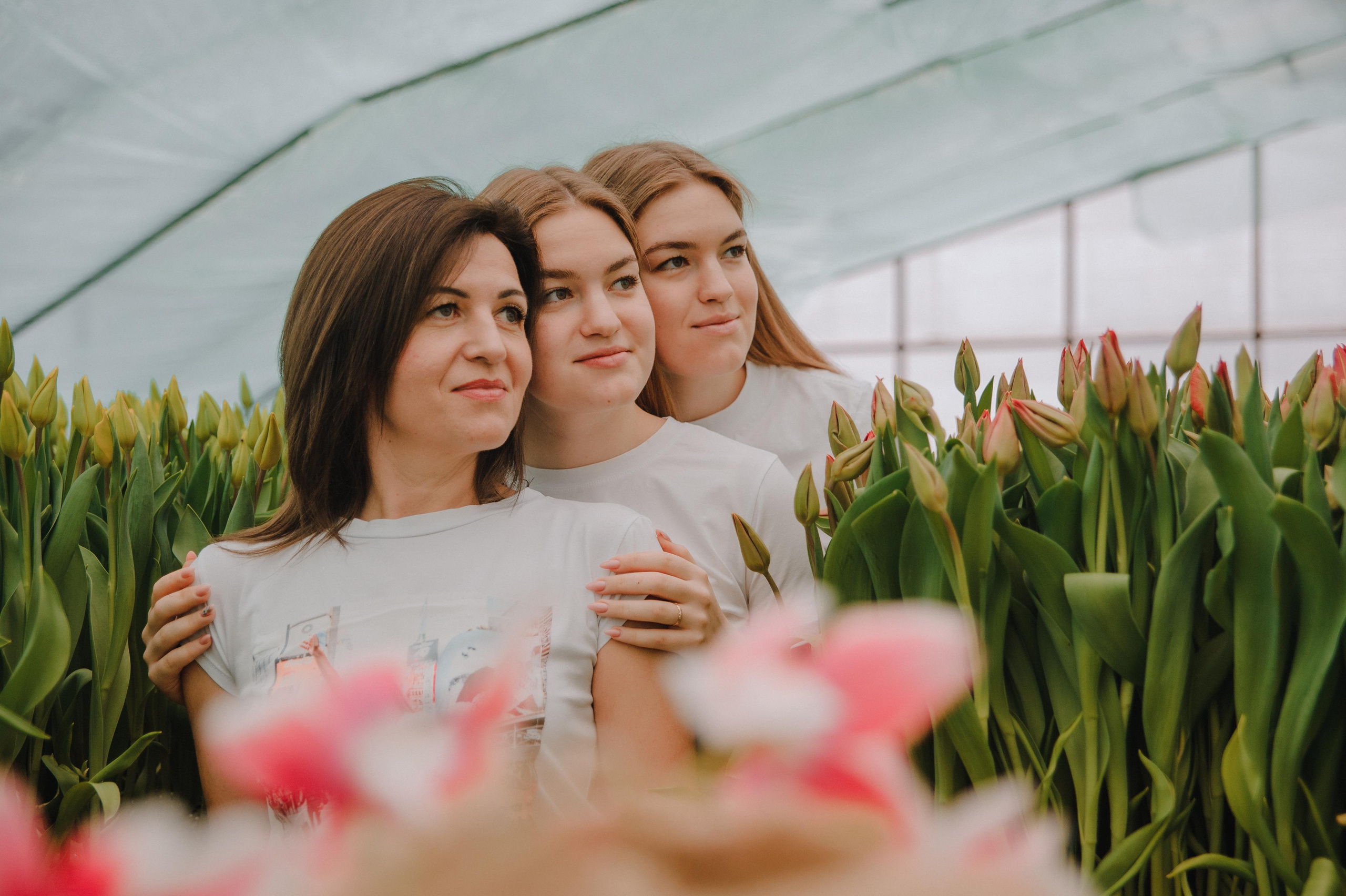 Фотосессия в тюльпанах. Свадебный и семейный фотограф в городе Смоленске